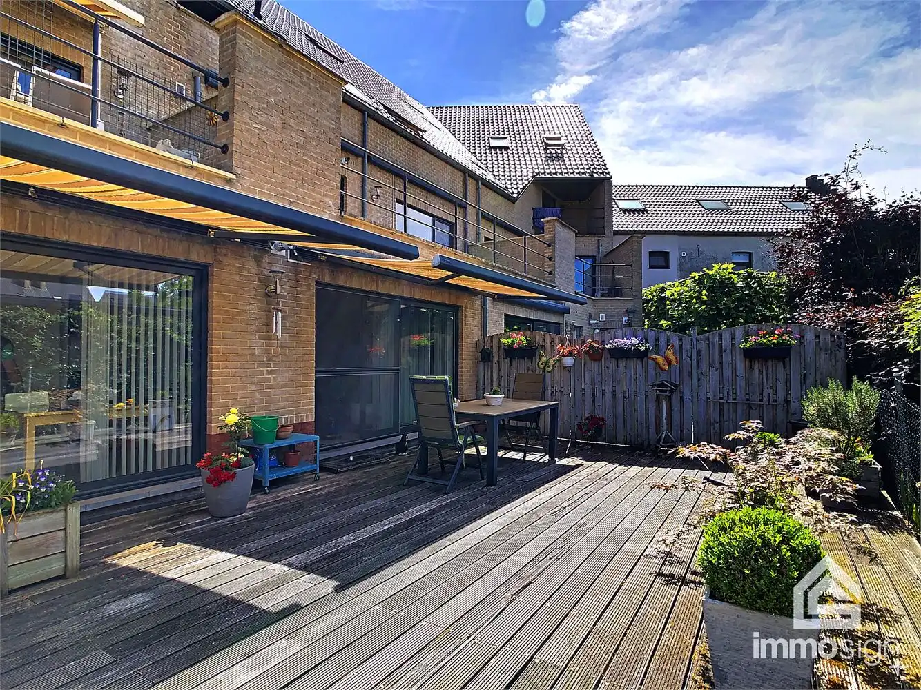 Mooi gelijkvloers appartement met 2 slaapkamers en ruim terras! foto {{pictureIndex}}