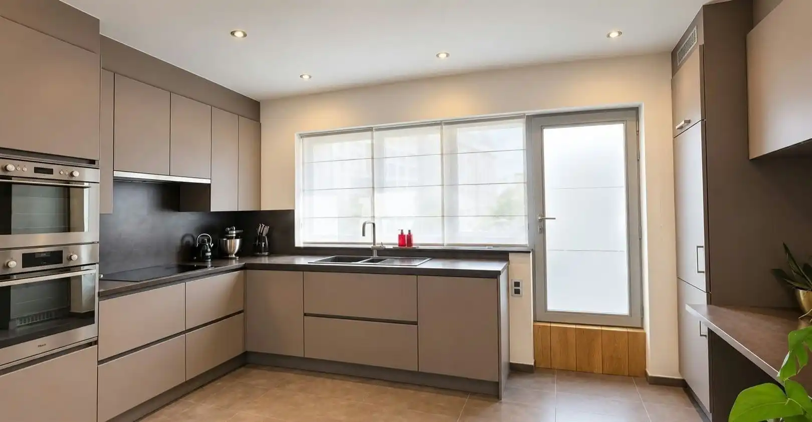 Volledig gerenoveerde en instapklare woning met tal van mogelijkheden op een toplocatie in Sint-Niklaas foto 3