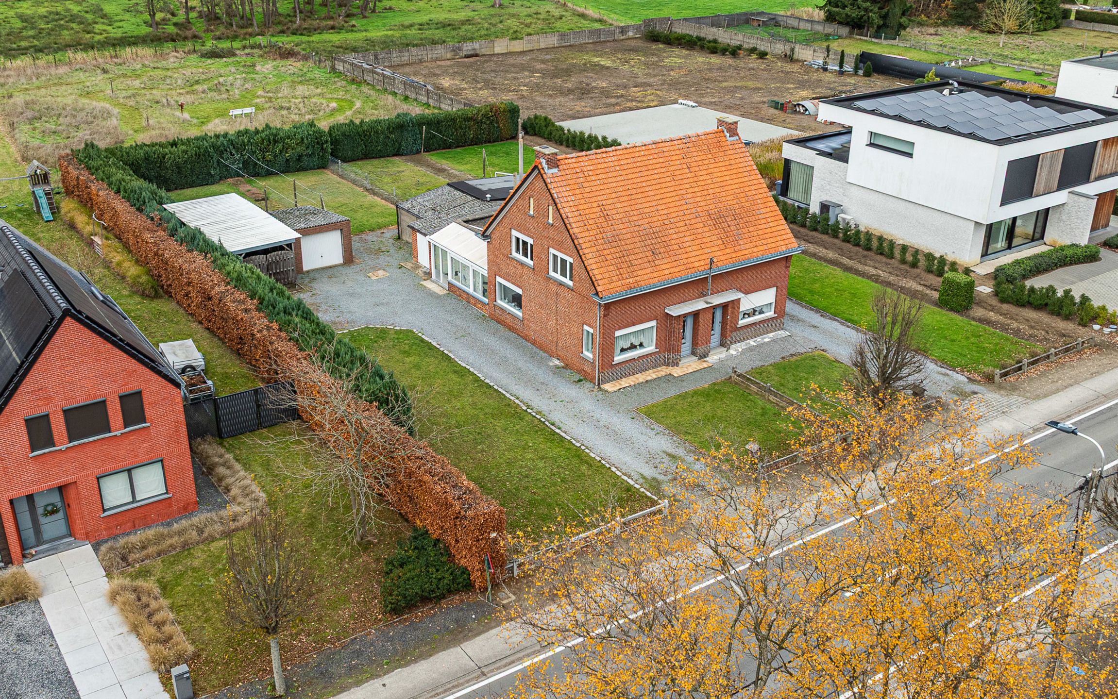 Woning in half-open bebouwing op 8 are foto 9