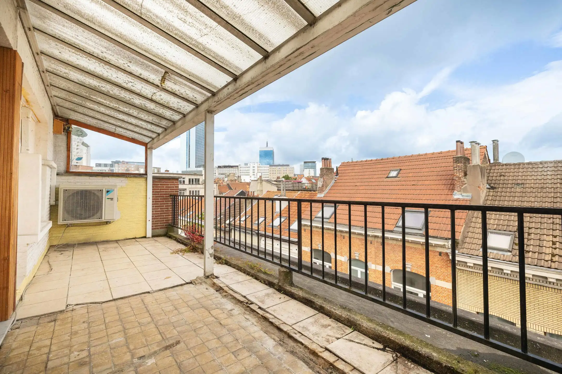 Bovenste verdieping met groot terras en vrij uitzicht foto 8