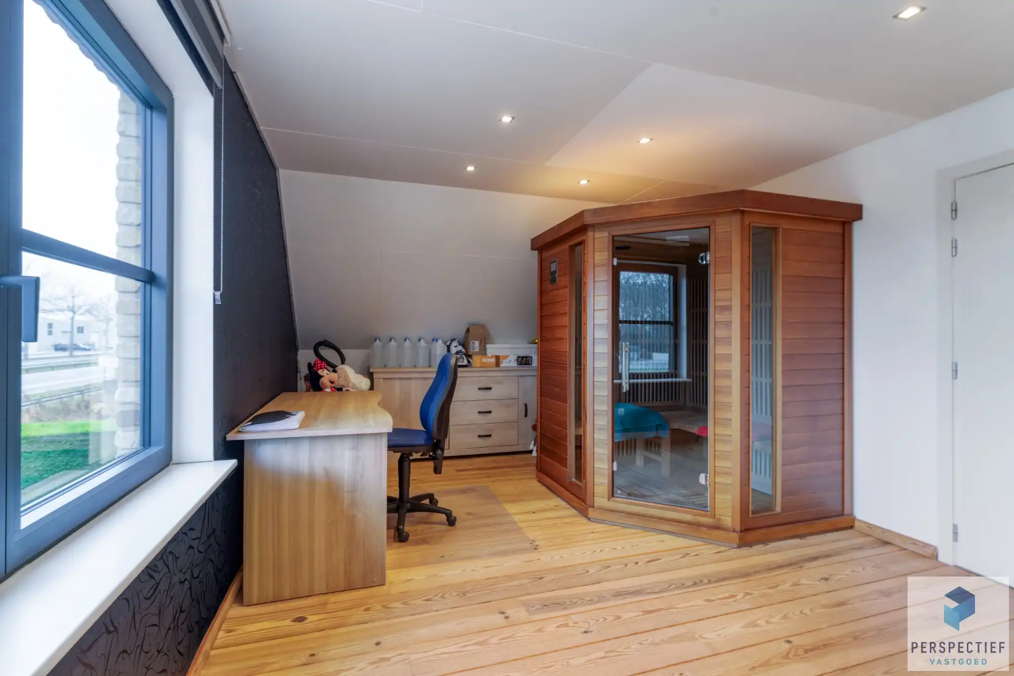 Centraal gelegen villa  met mooie tuin op 734 m² foto 15