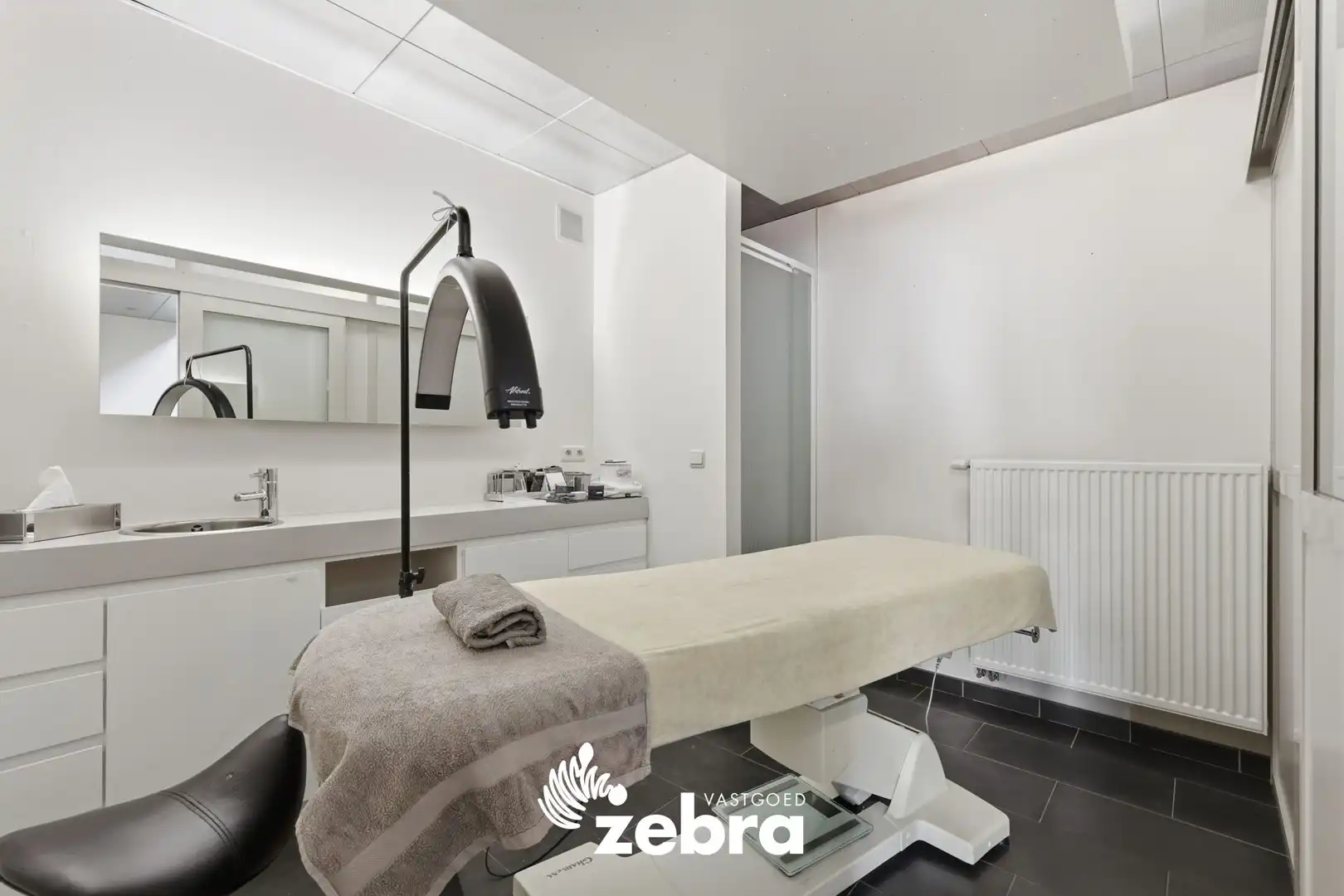 Veelzijdig handelspand op commerciële ligging in Tielt! foto 8