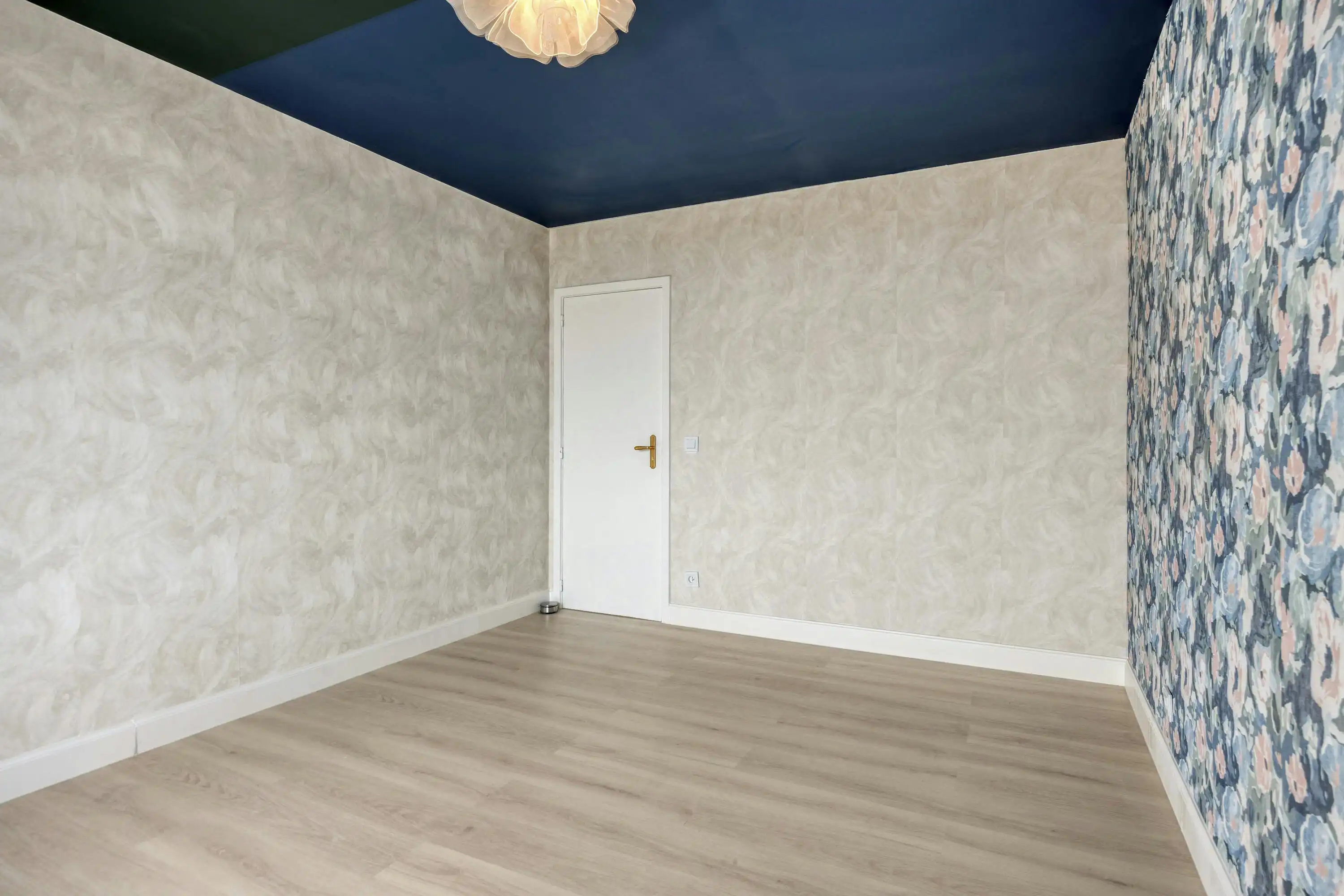 Mooi en lichtrijk appartement hoog boven Gent foto 21