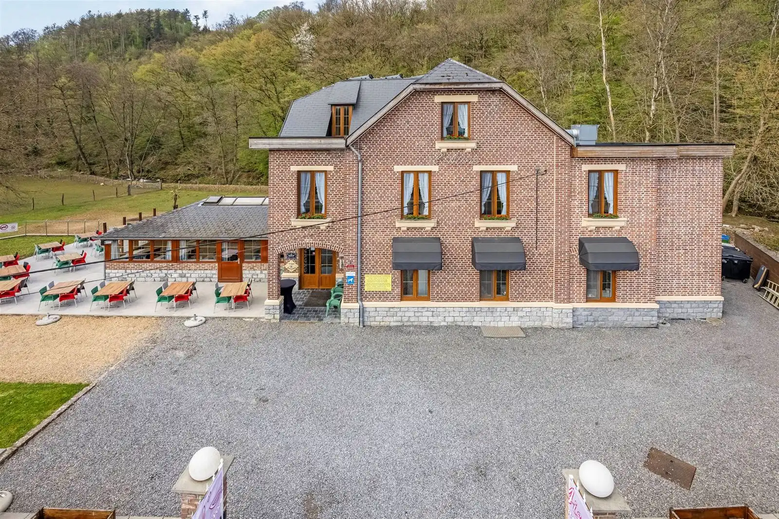 Ruime opbrengsteigendom te koop in Durbuy foto 2