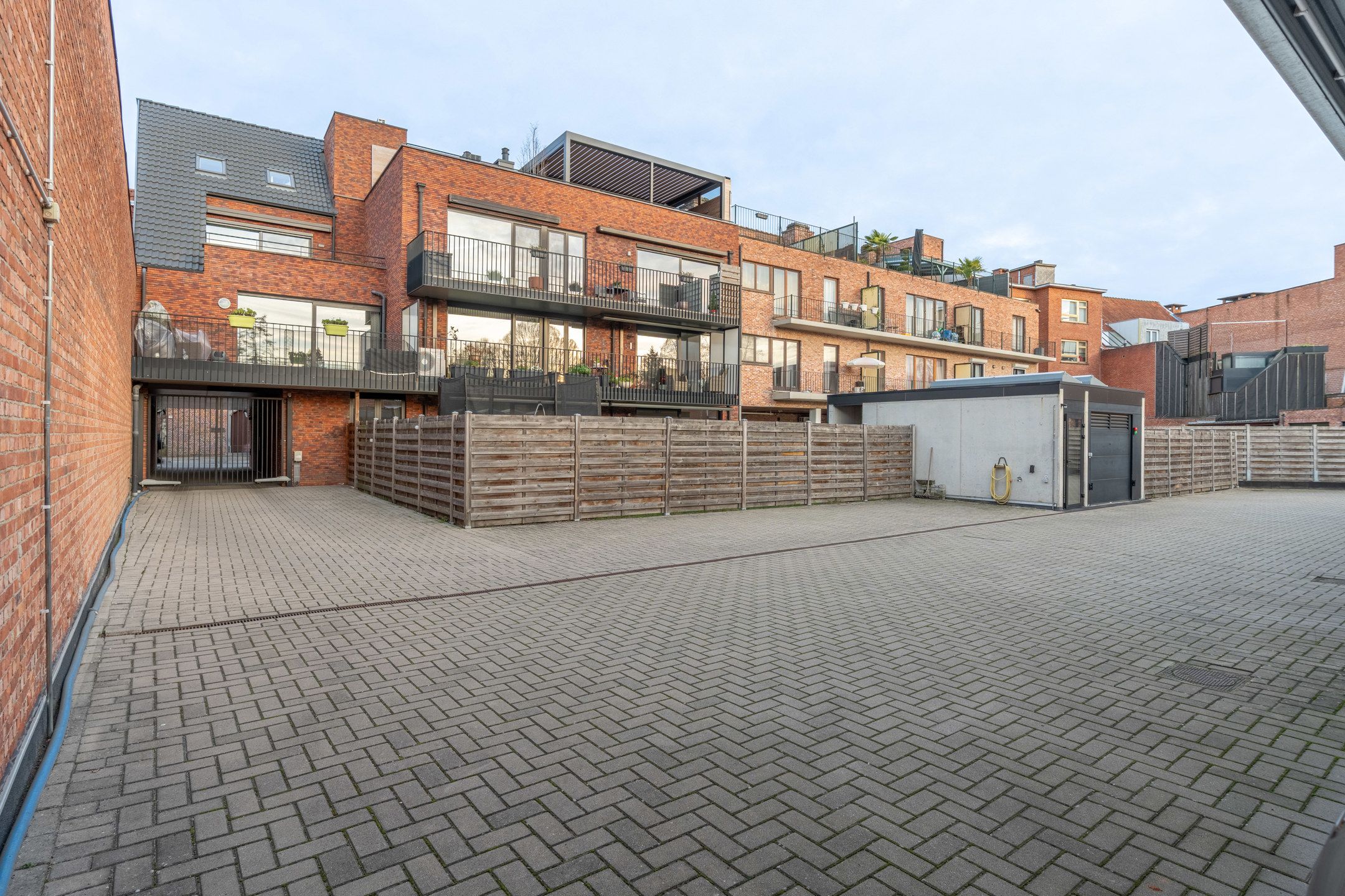 Zeer gunstig gelegen ondergrondse autostaanplaatsen te koop! foto 4