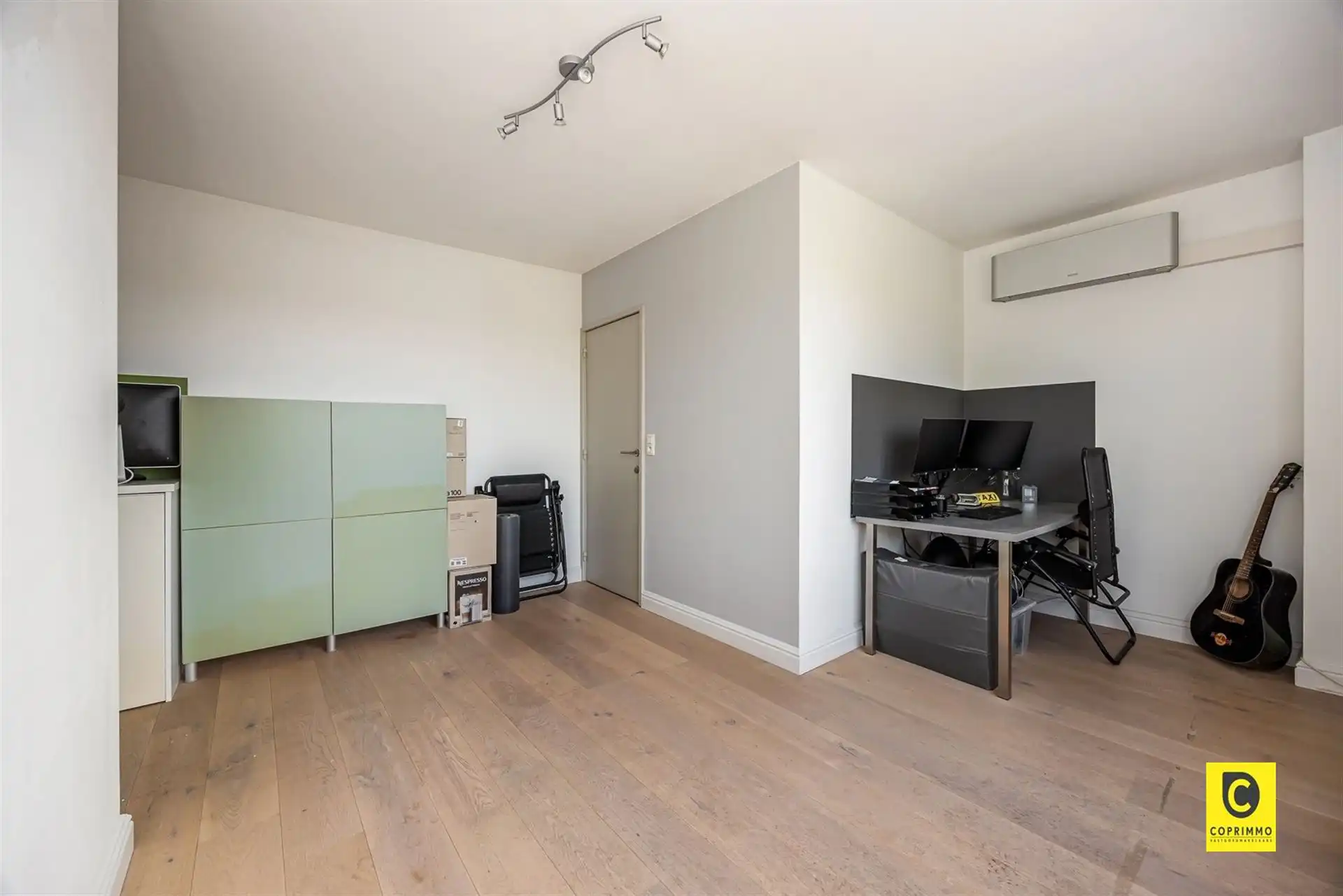  Comfortabel Appartement + Garage foto 7