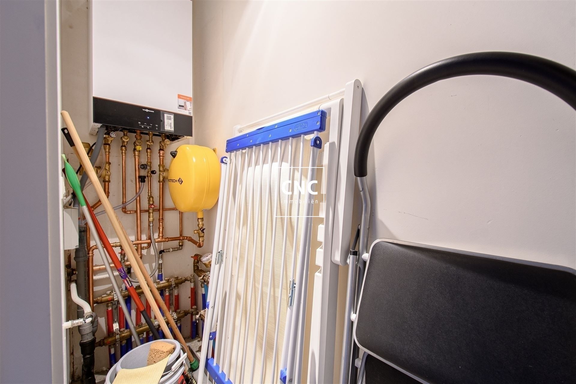 Prachtig afgewerkt en lichtrijk duplex-appartement in het hart van Knokke, gelegen aan de zonnekant van de Zoutelaan, vlakbij de Lippenslaan. foto 21