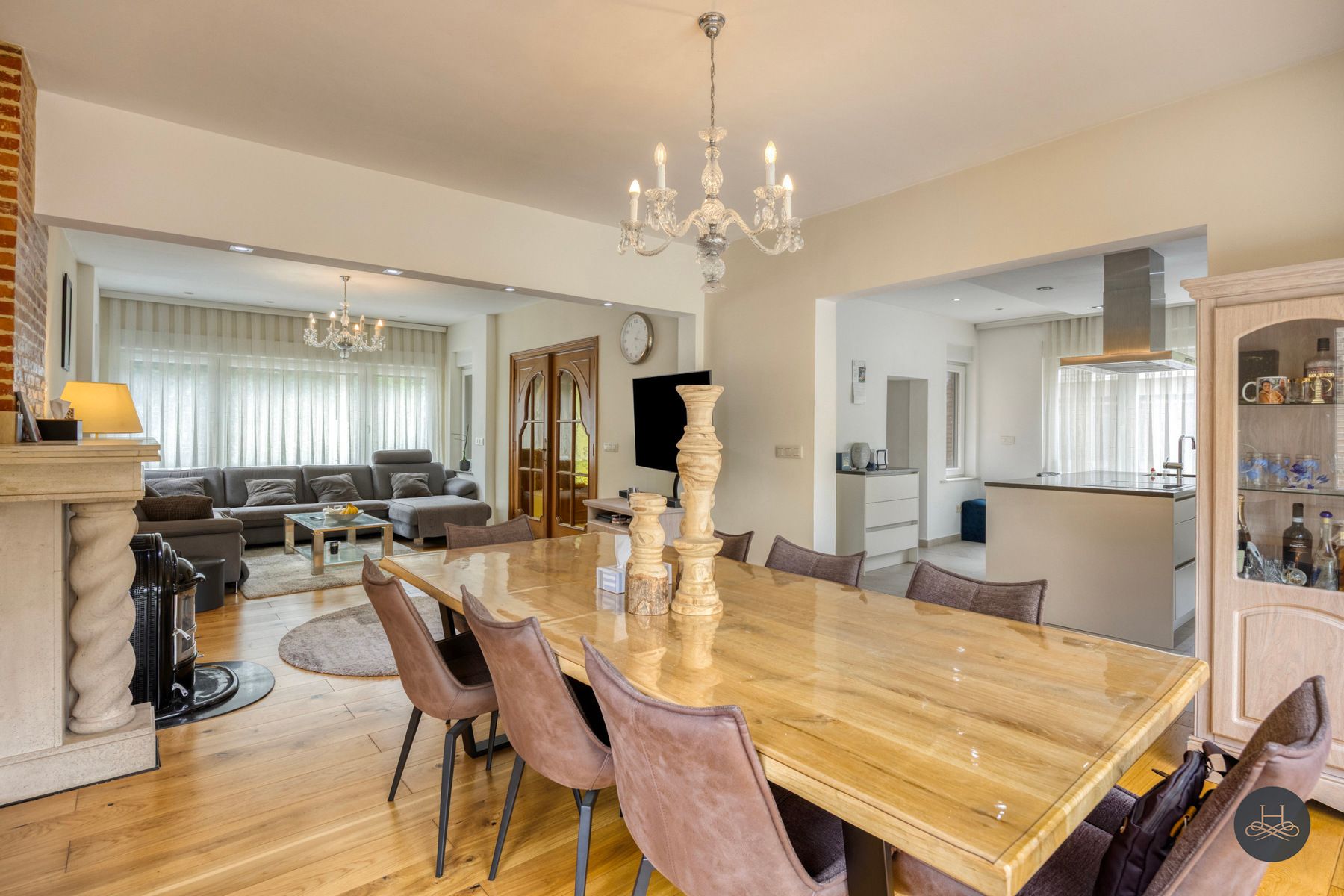 Hoogwaardig afgewerkte, ruime gezinswoning op toplocatie foto 2