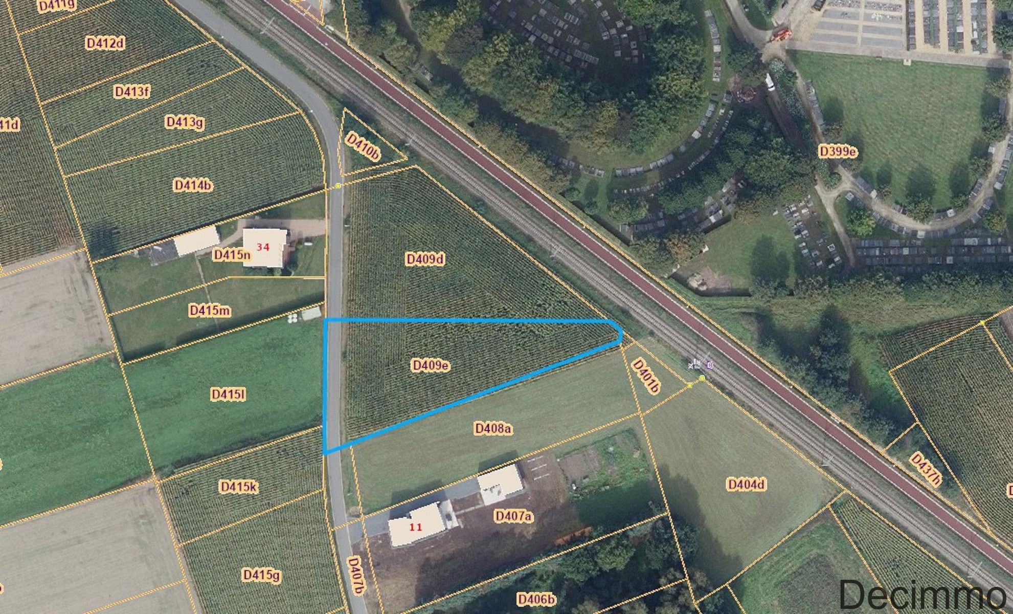 Perceel grond gelegen in woonuitbreidingsgebied van ca. 2123 m² foto {{pictureIndex}}