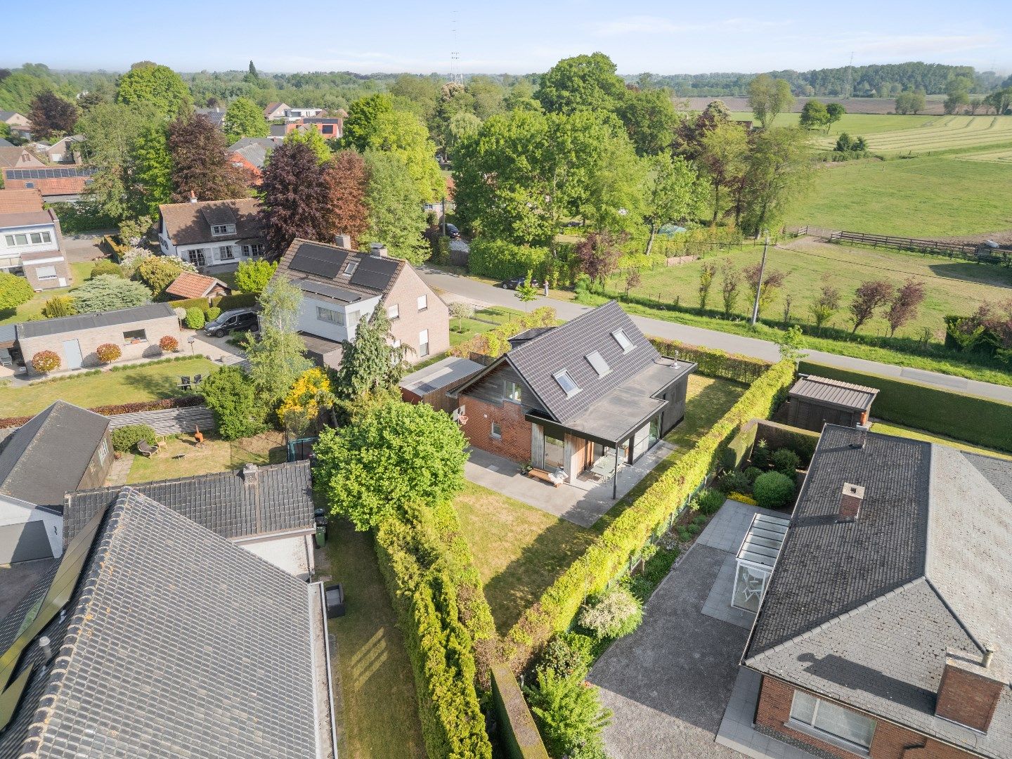 Hedendaagse woning met een warme uitstraling, rustig en groen gelegen  foto 2