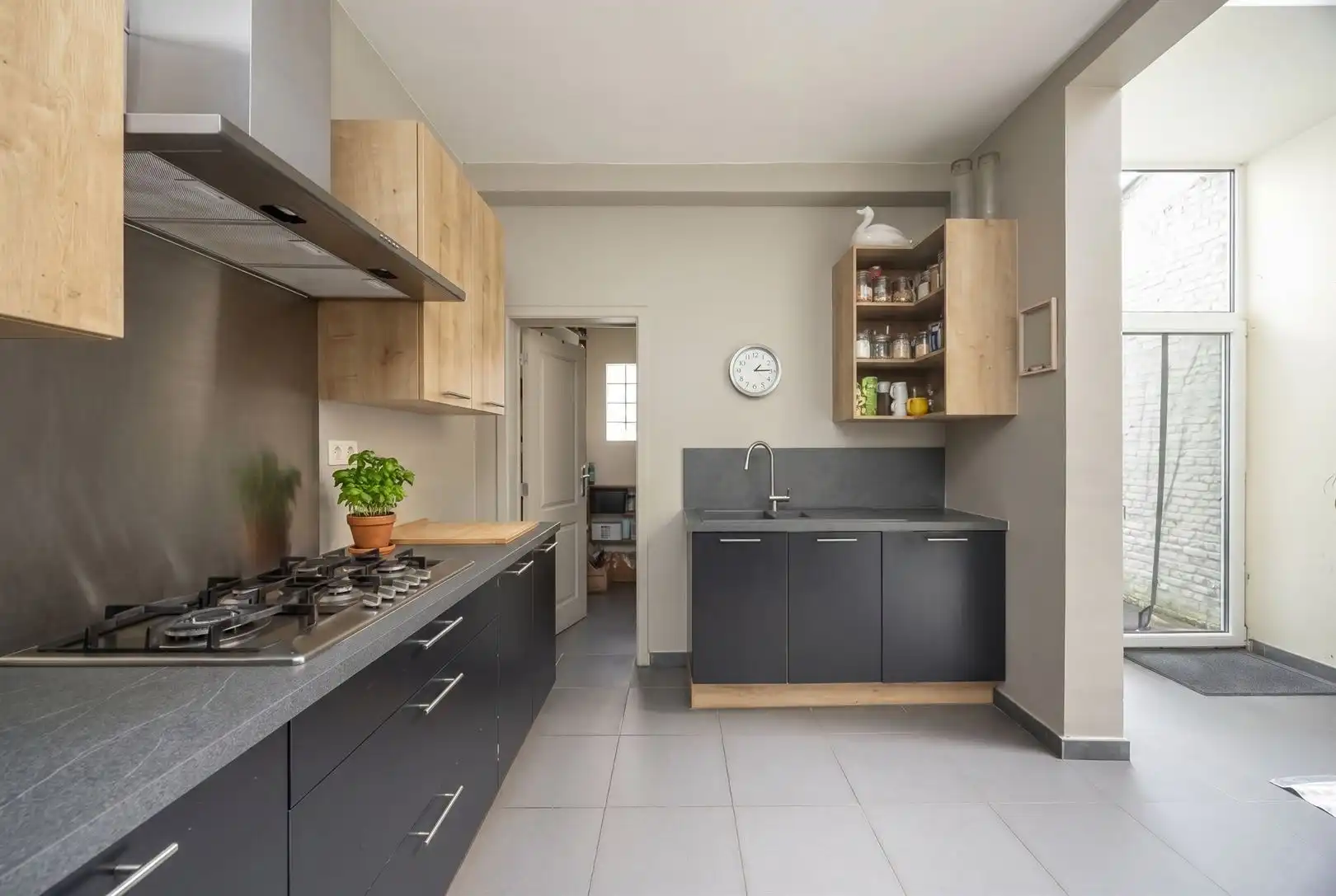 Karaktervolle herenwoning met zee aan ruimte foto 5