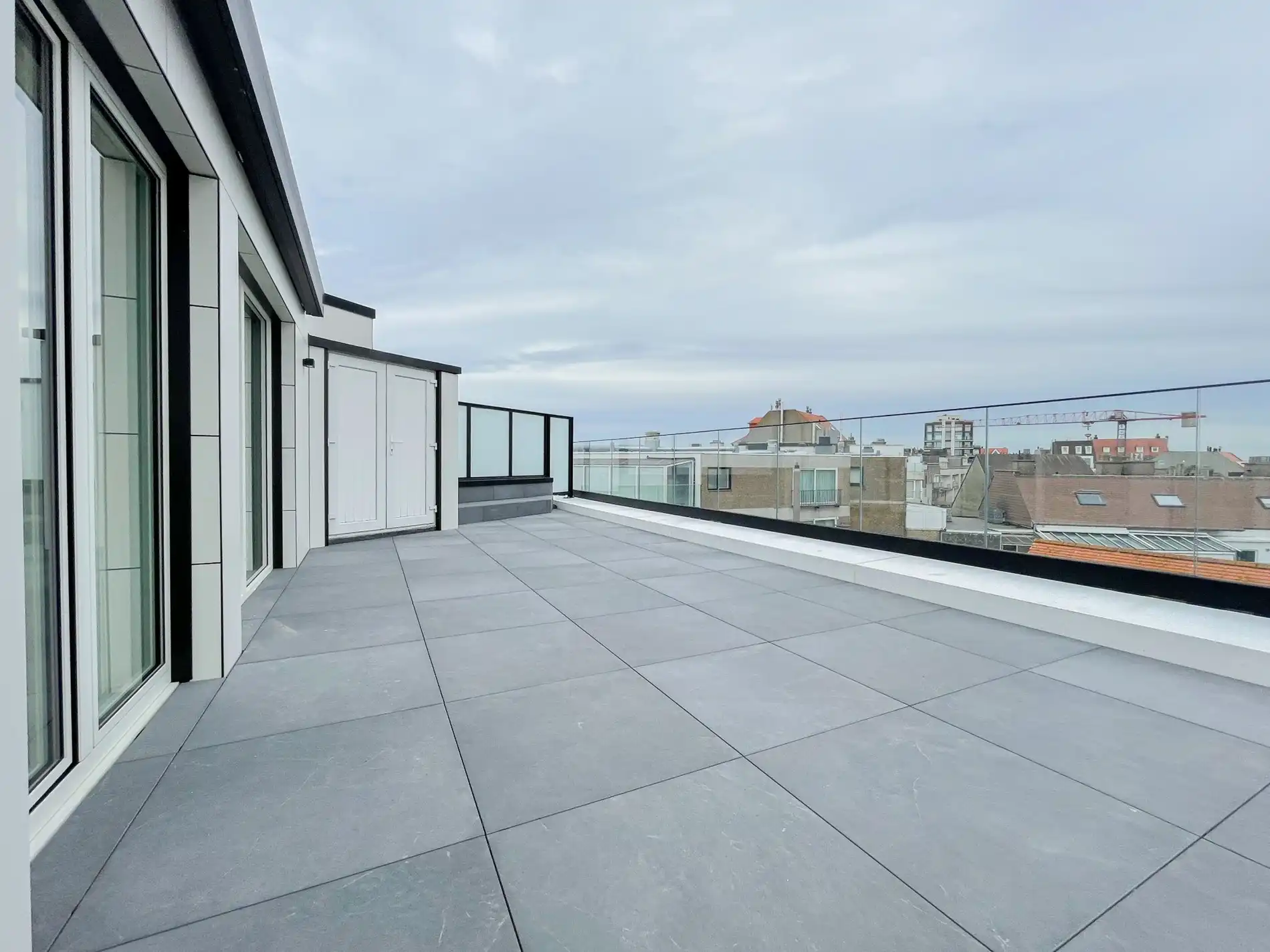 Volledig gerenoveerd dakappartement met een terras van ongeveer 45 m². foto 16