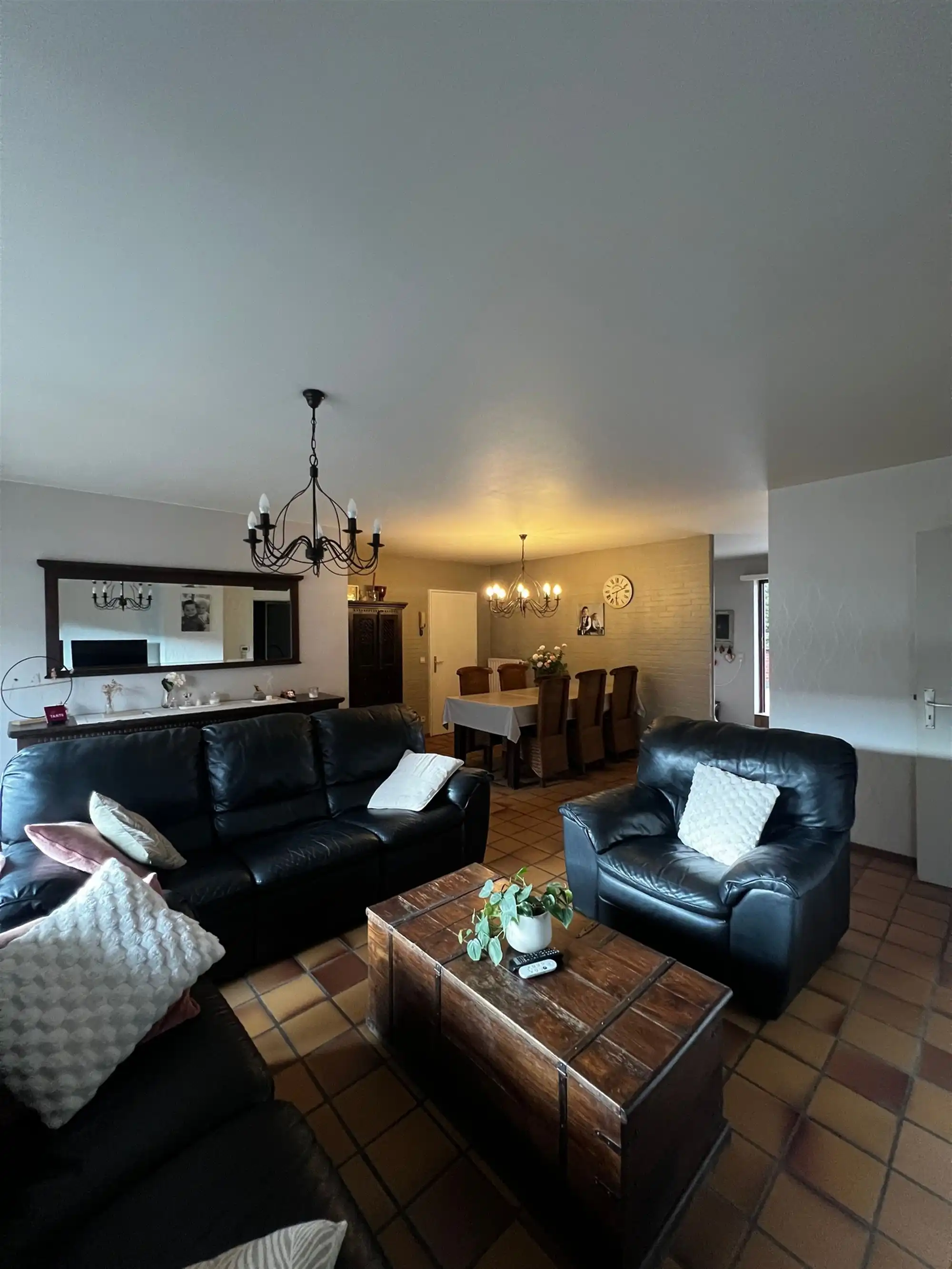RUIM APPARTEMENT MET 3 SLAAPKAMERS EN GROOT TERRAS IN HET CENTRUM VAN BALEN foto {{pictureIndex}}
