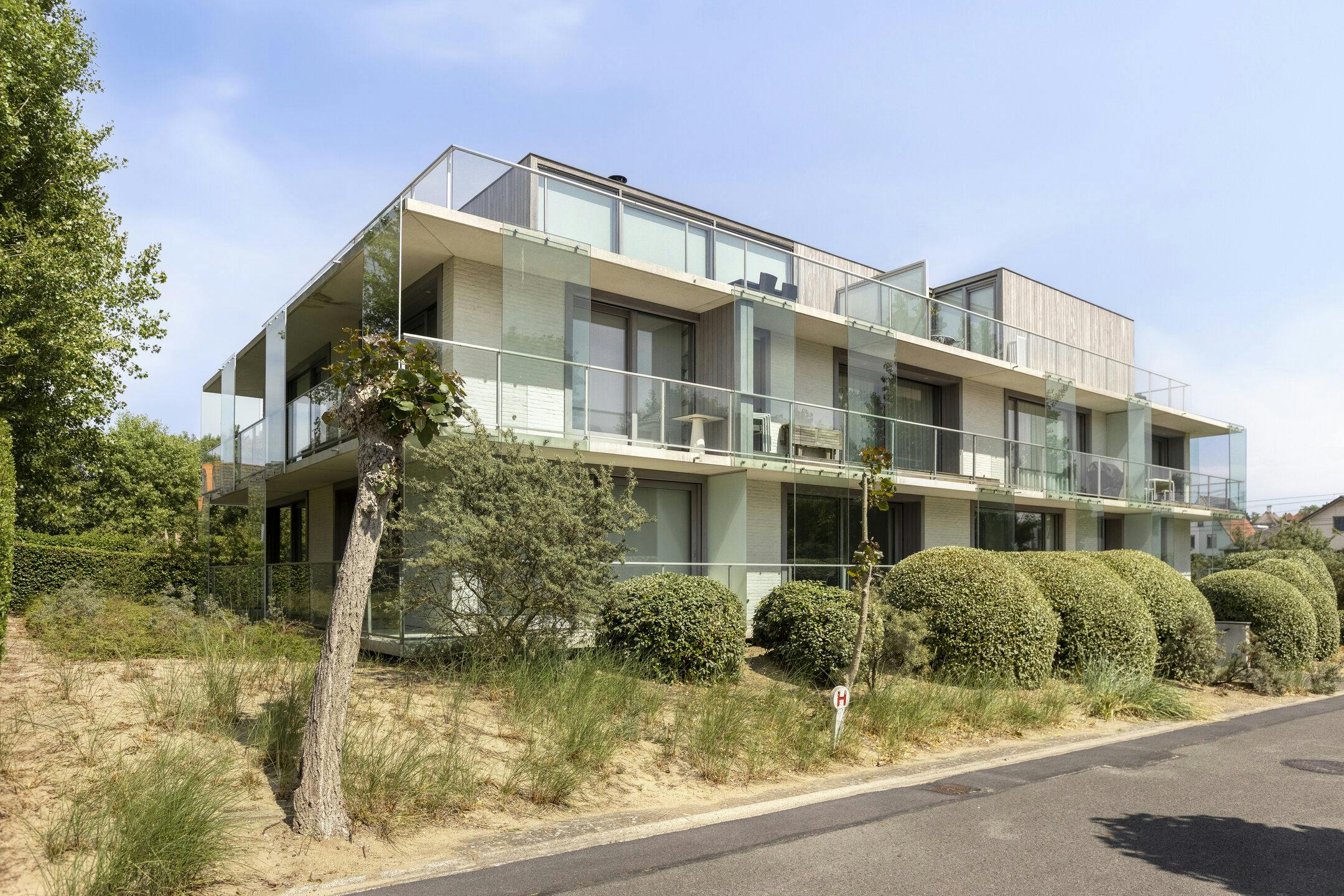 Modern appartement van Rietveld op enkele passen van zee! foto 22