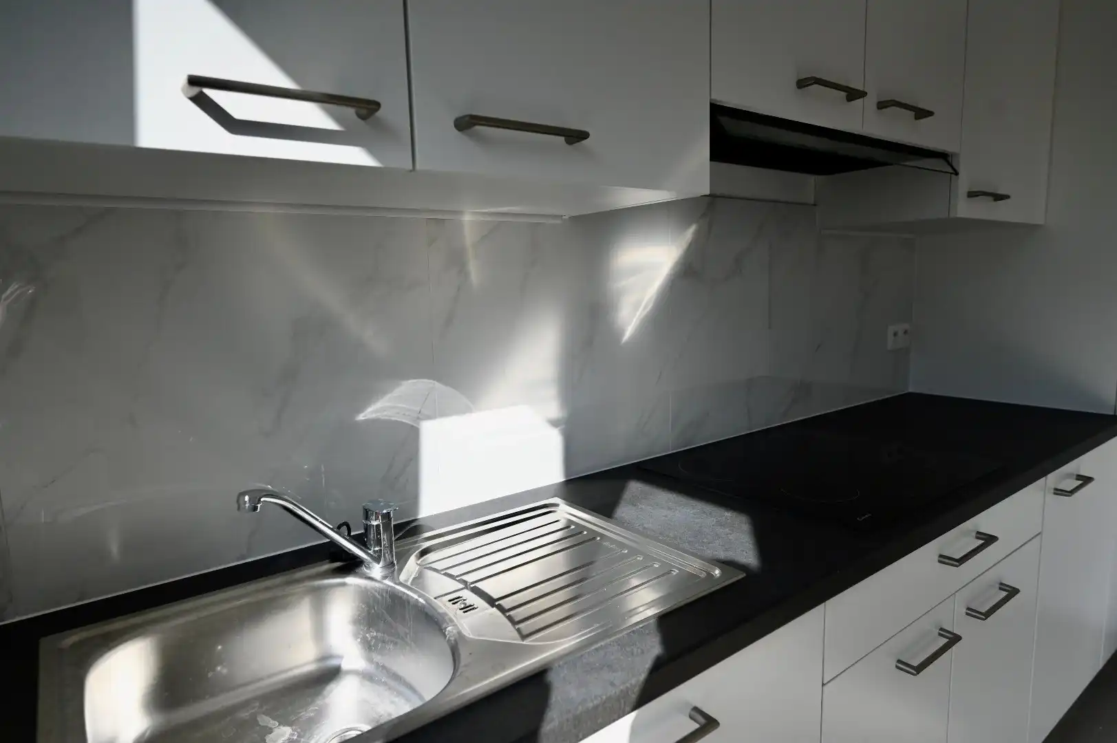 KNAP GERENOVEERD KNUS 2-SLAAPKAMER APPARTEMENT foto 2