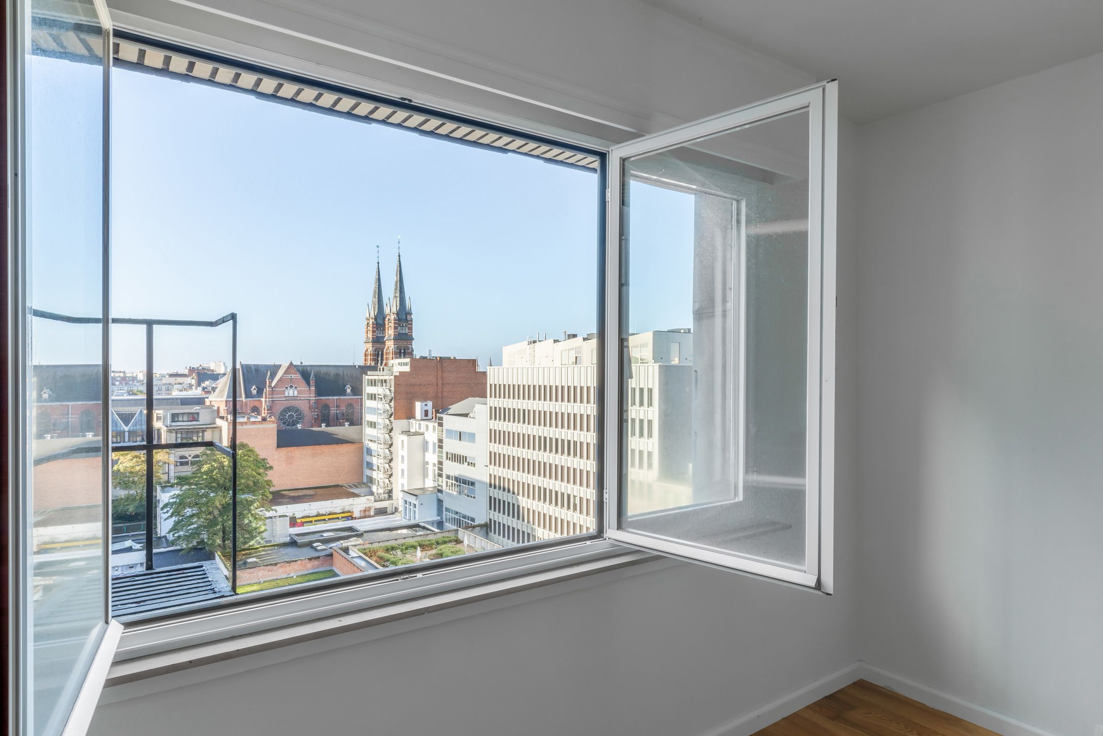 Riant licht appartement vlakbij Stadspark en centrum foto 23