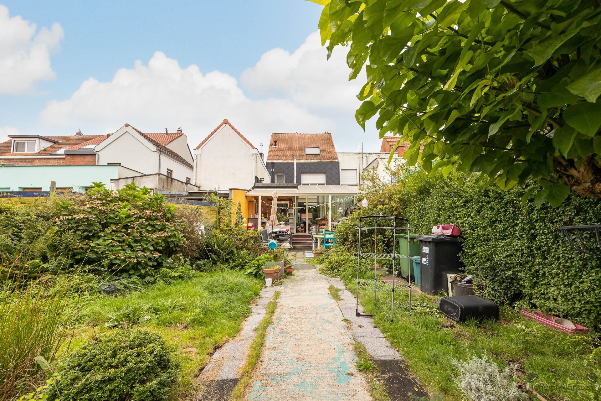 Te renoveren eensgezinswoning met grote tuin foto 6