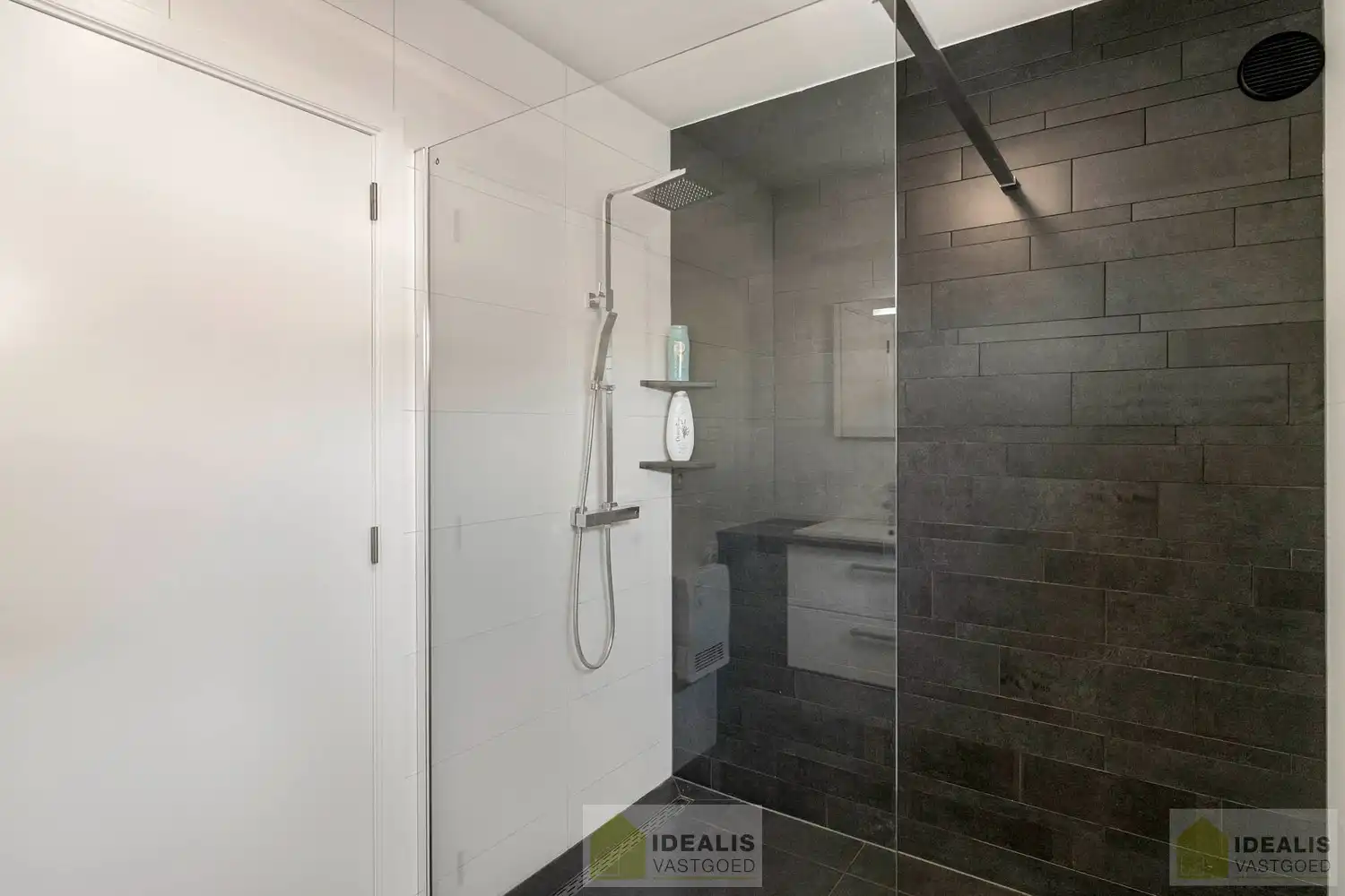 IDEALIS VASTGOED - PRACHTIG GERENOVEERD DUPLEXAPPARTEMENT IN HARTJE HAMONT! foto 32