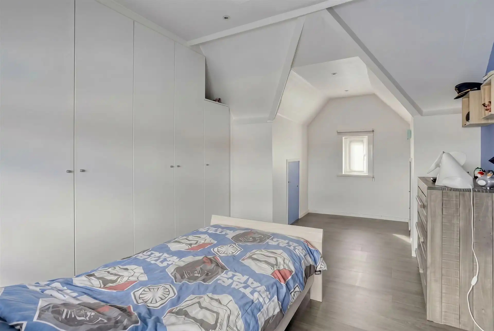 Instapklare woning met 3 slaapkamers, tuin en parkeerplaats foto 18