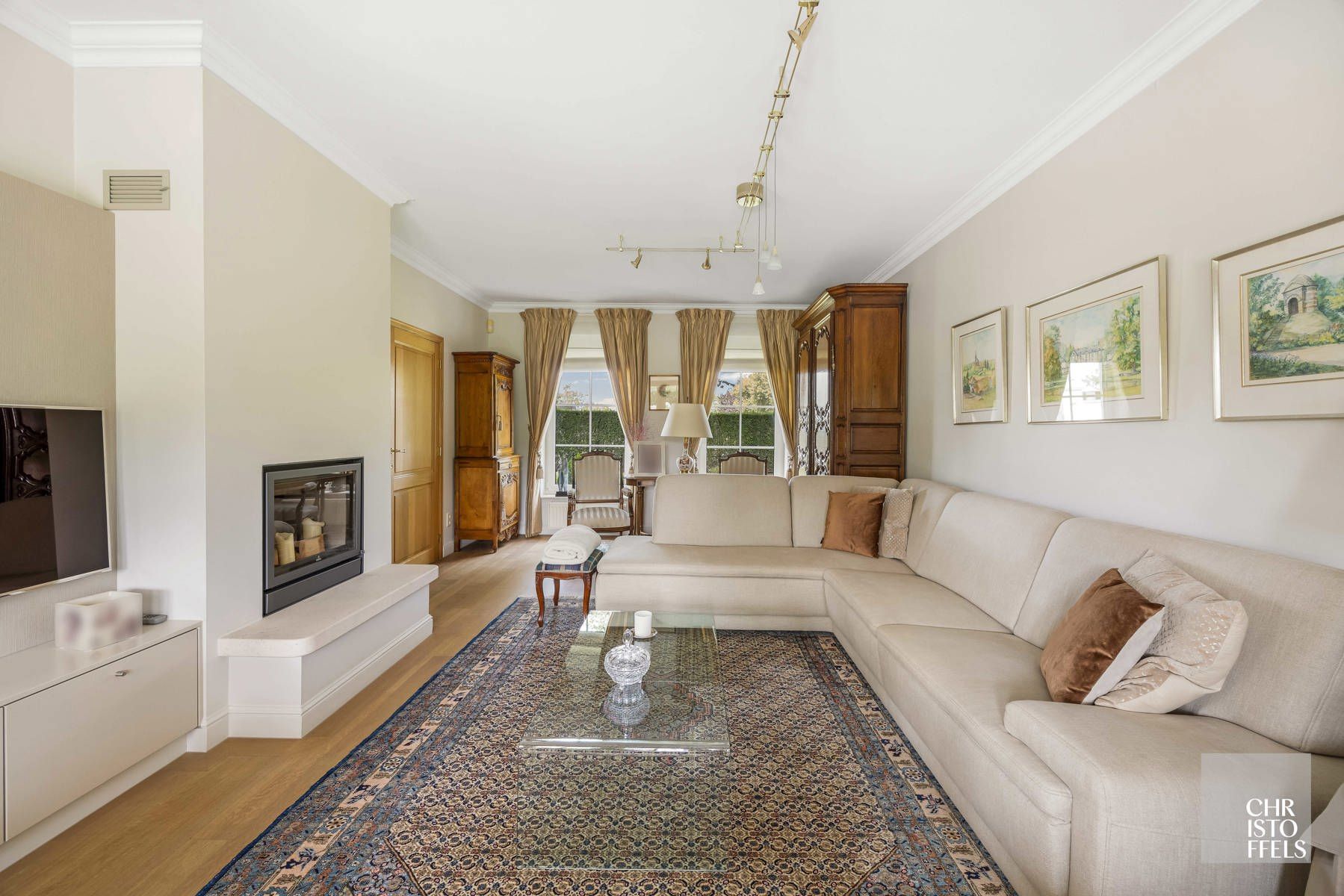 Eigentijdse villa (428m²) met zwembad en 2de woning (187m²) op perceel van 36a43ca.  foto 25