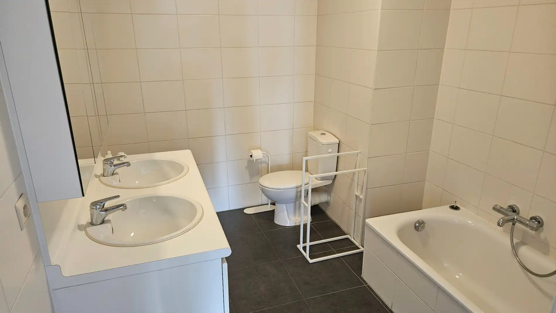 Ruim appartement met 2 slk, terras en garage foto 15