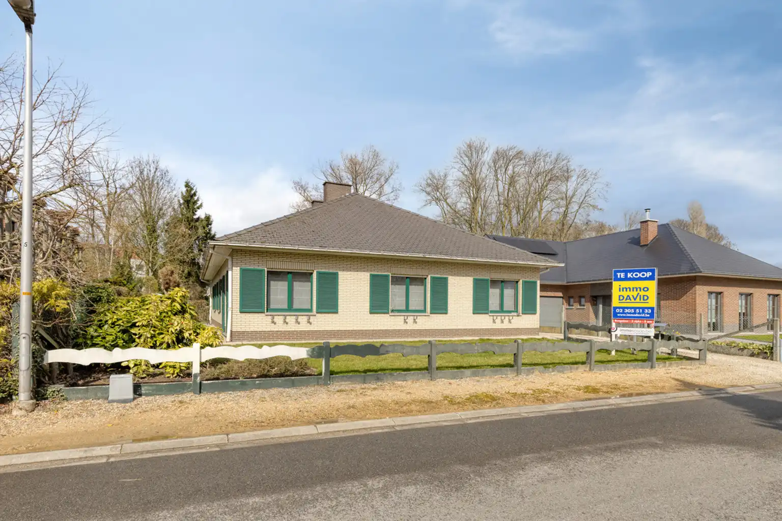 Bungalow van 176 m² met garage en tuin foto 3