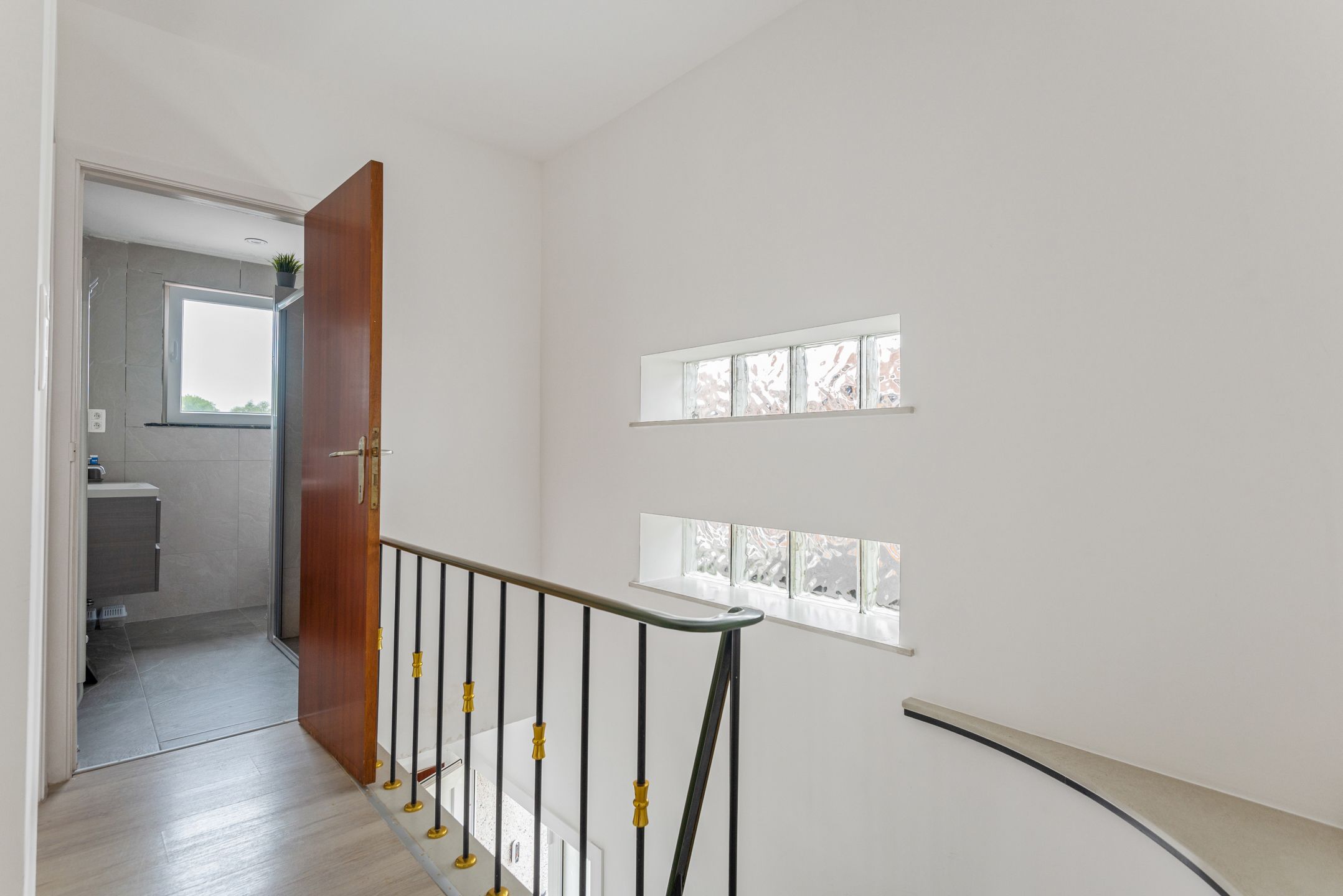 IN OPTIE Instapkl. Half-open woning met 3 slpk, polyv. zolder, gar., oprit en tuin foto 26