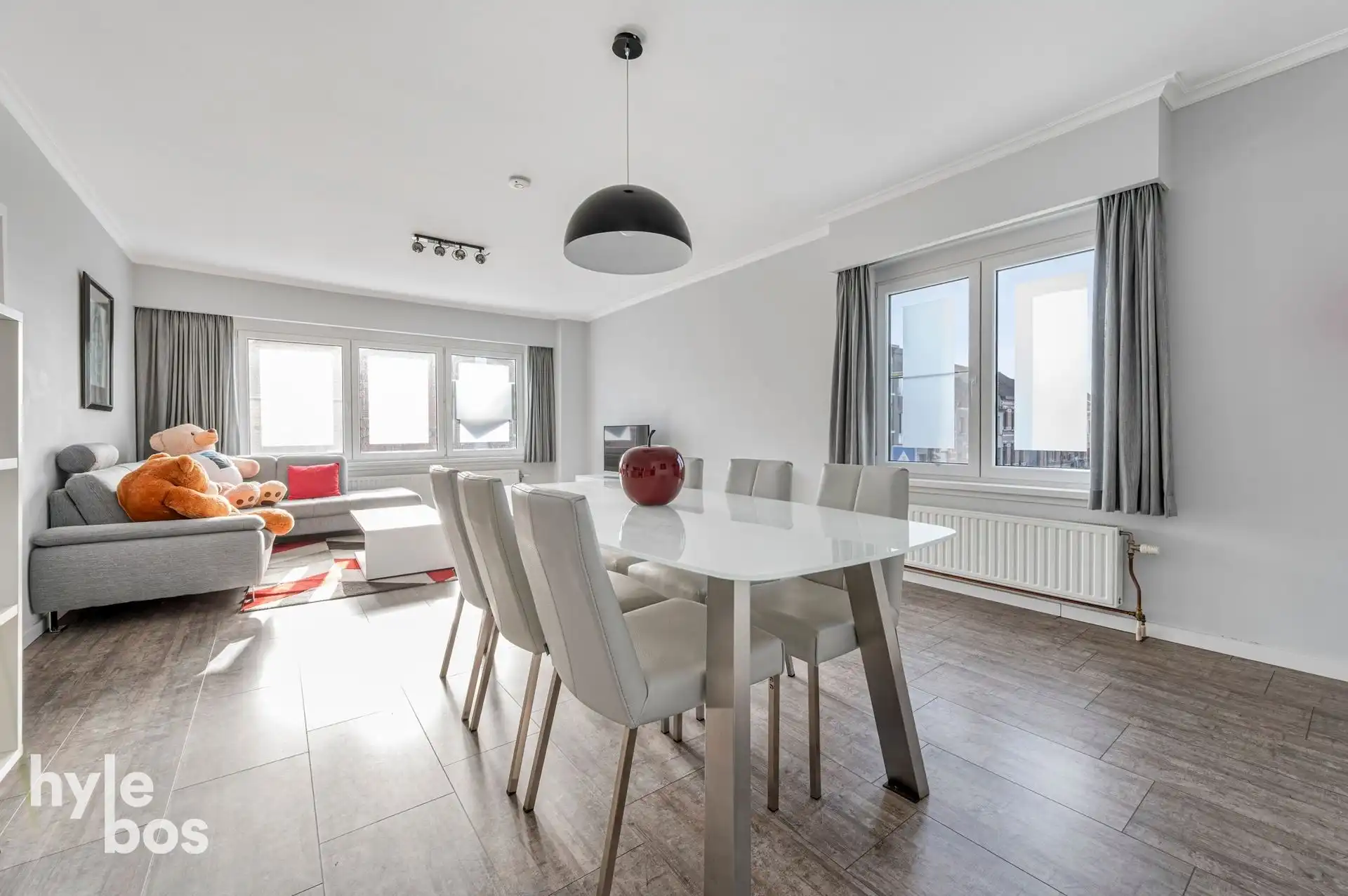 Ruim lichtrijk hoekappartement met garage foto 4