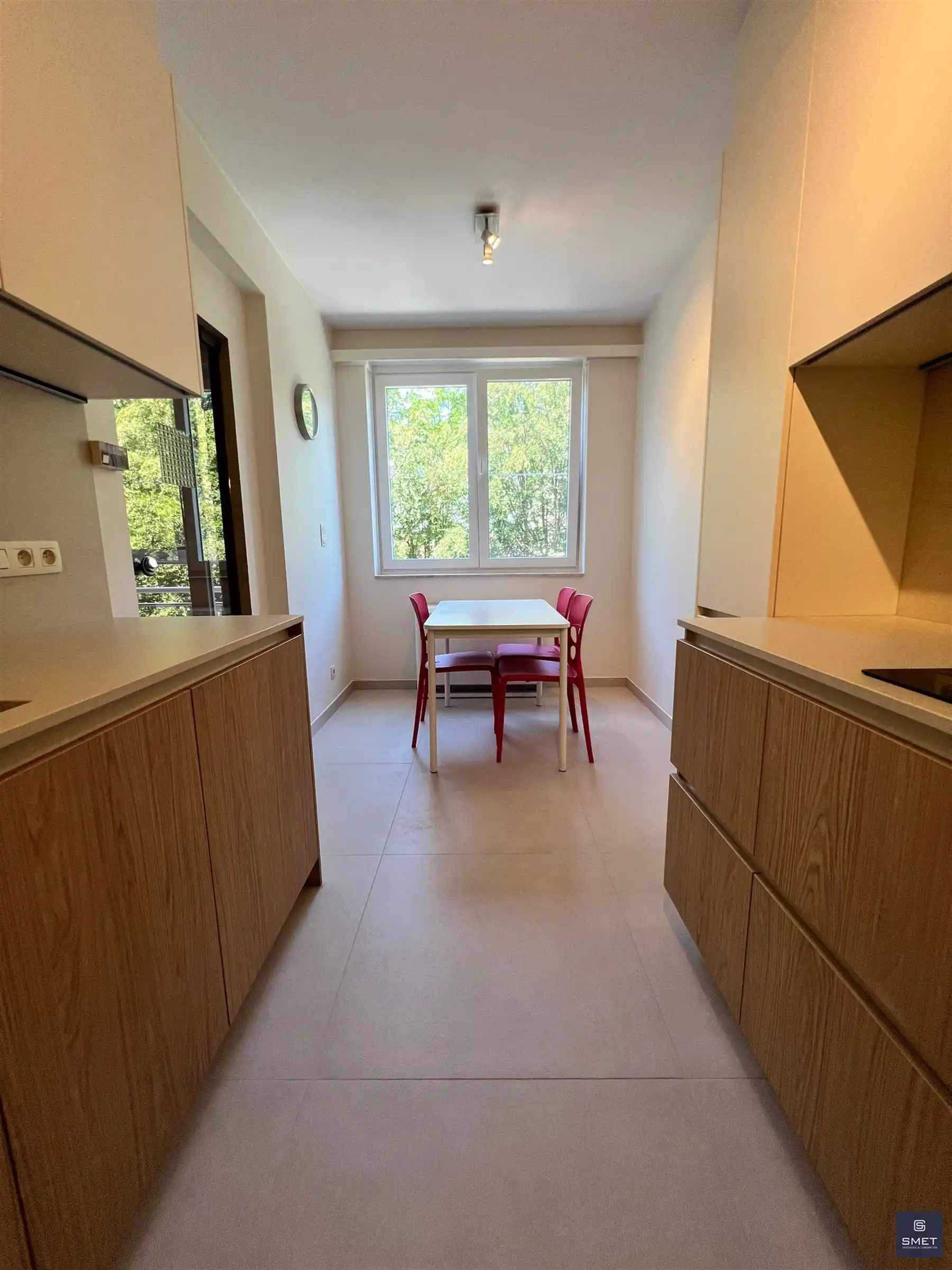 LICHTRIJK GERENOVEERD APPARTEMENT OP TOPLOCATIE foto 14