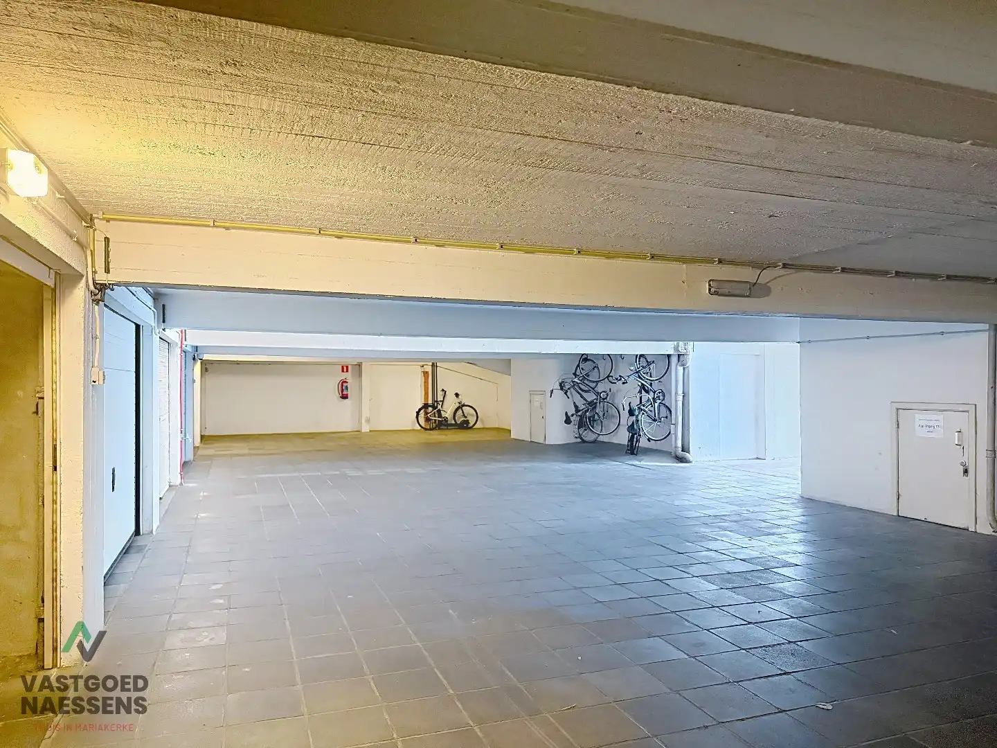 RUIME GARAGEBOX VLAKBIJ ZEEDIJK foto 5