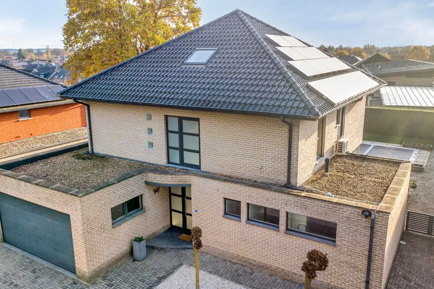 Ruime, energiezuinige gezinswoning met ingebouwd zwembad op toplocatie in Lanaken foto 6