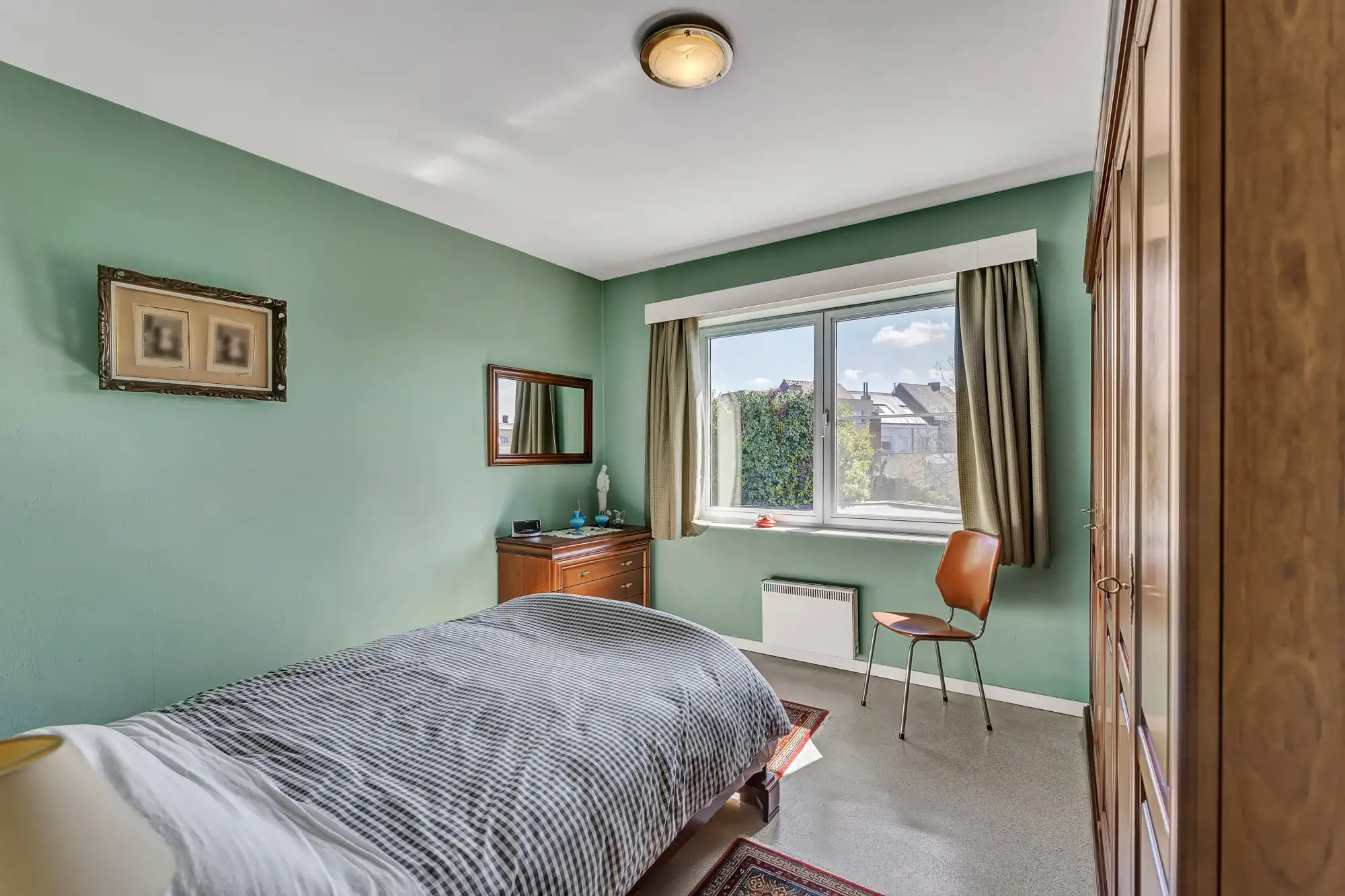 Instapklaar 2-slaapkamerappartement met terras en garage foto 12