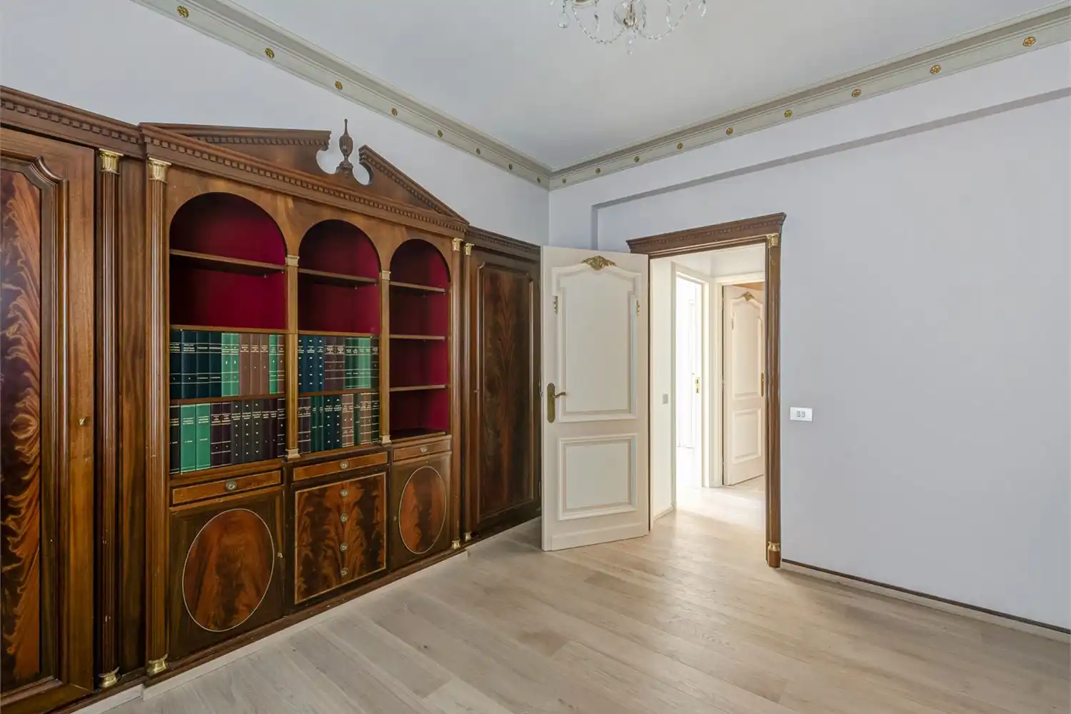 Ruim en lichtrijk 2-slaapkamerappartement (197 m²) met parkzicht en terras op toplocatie foto 11