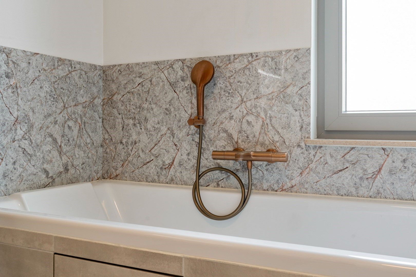 Gerenoveerde vrijstaande bungalow-woning met zuid-west gerichte tuin, op 9a 33ca met zicht op achterliggend groen.  foto 18