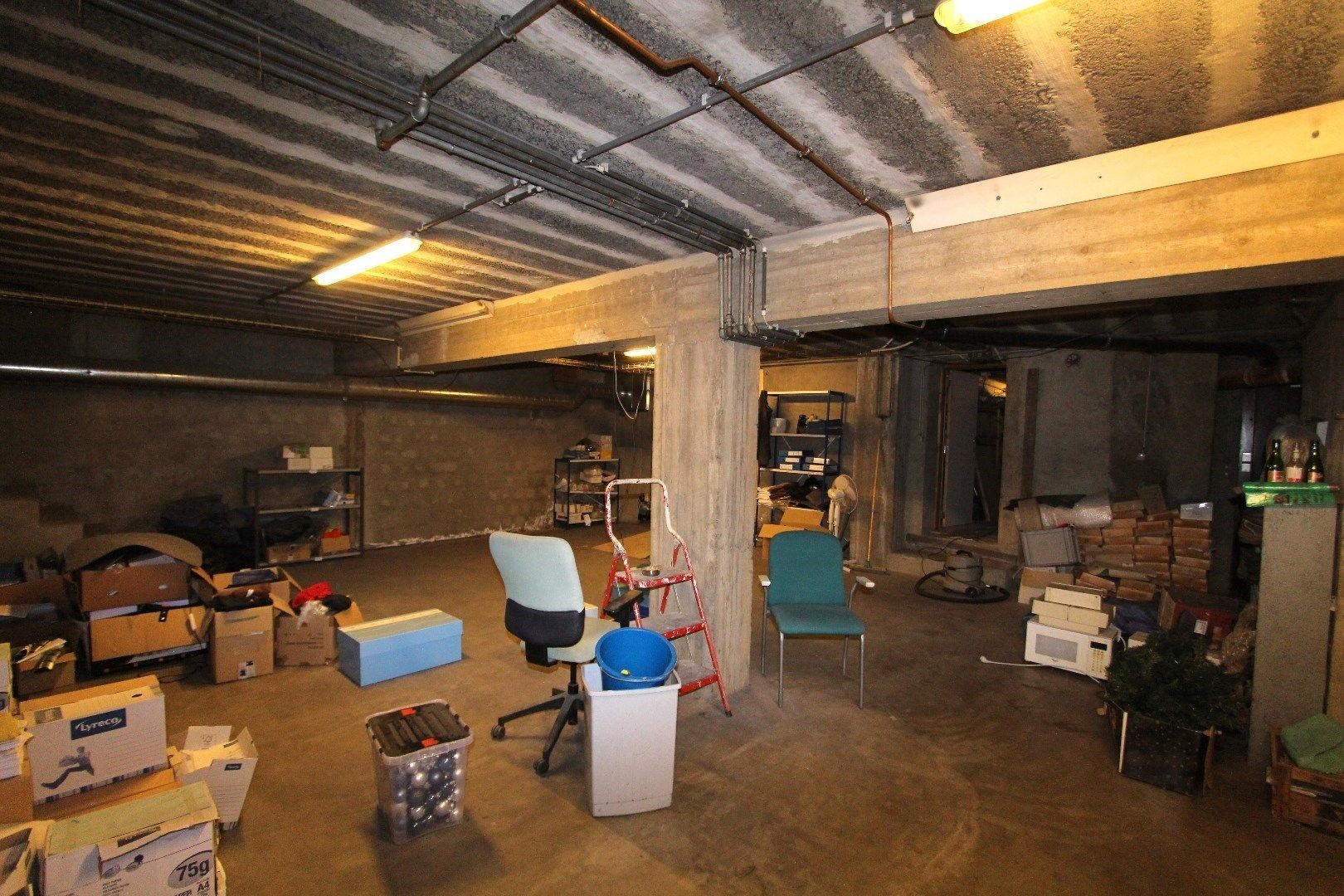 UITSTEKEND GELEGEN HANDELSPAND - MODERN INGERICHT EN INSTAPKLAAR foto 9