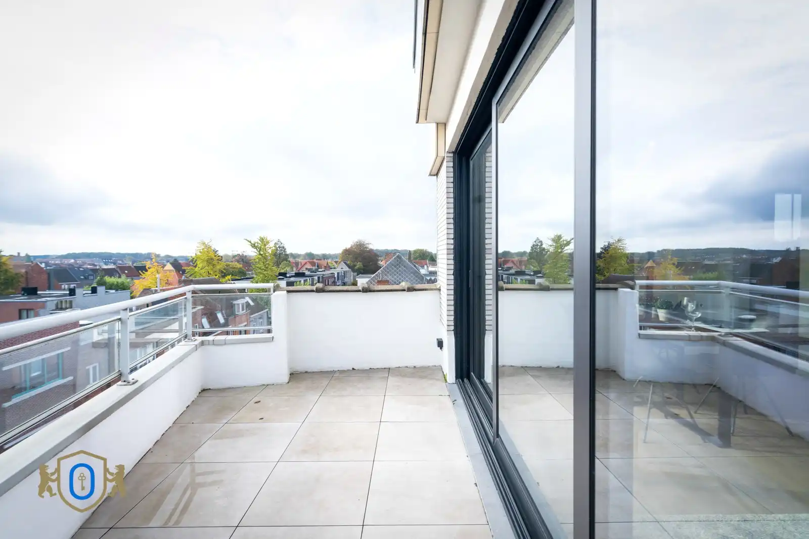 Instapklaar 1-slpkr appartement met terras foto 13