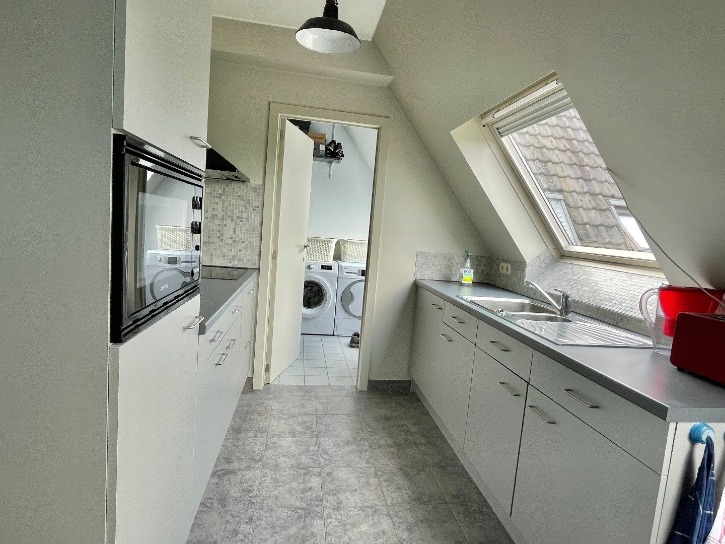 Hedendaags appartement met terras. foto 32