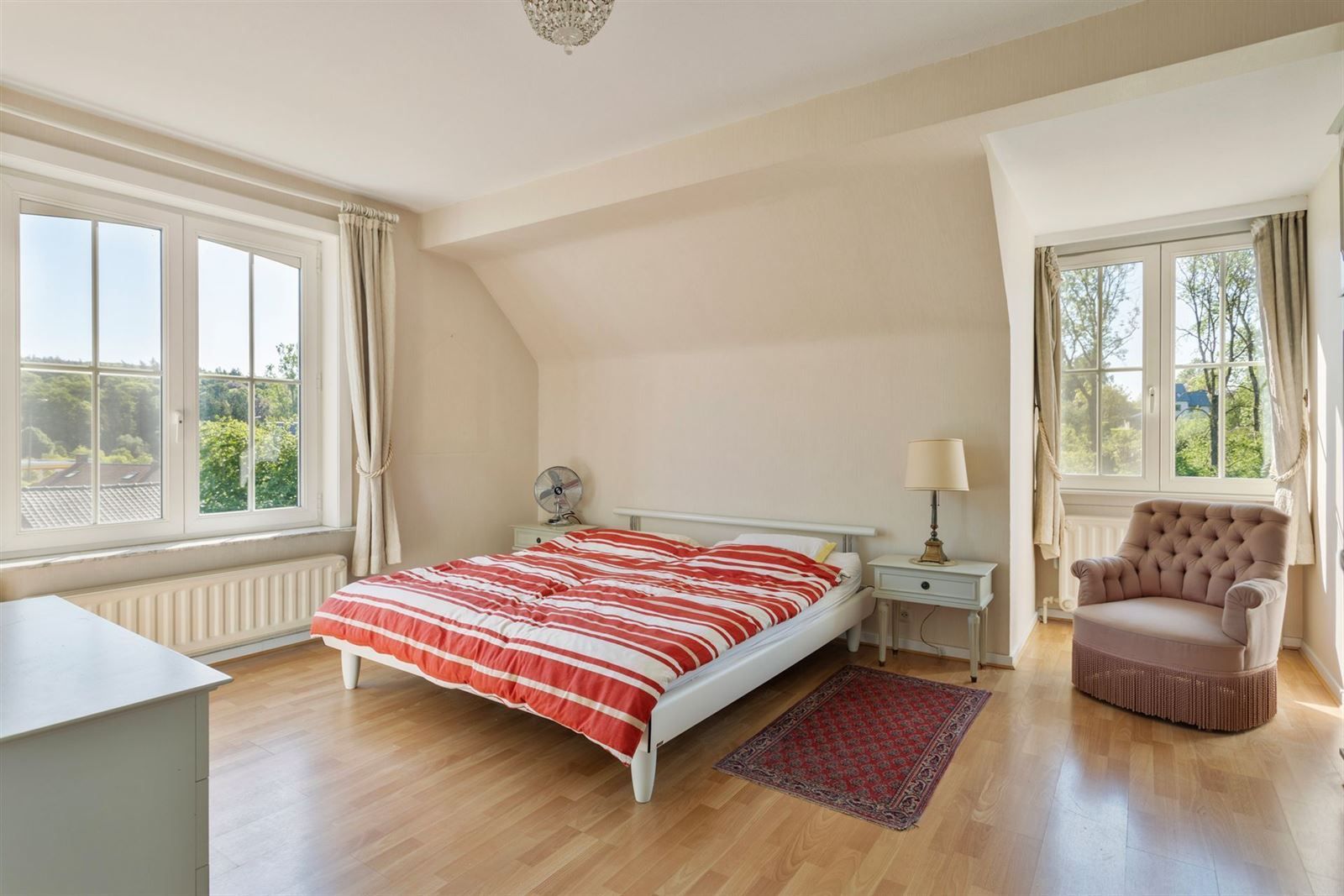 Ruime achterin gelegen villa met 5 slaapkamers op prachtig terrein van 40a foto 16
