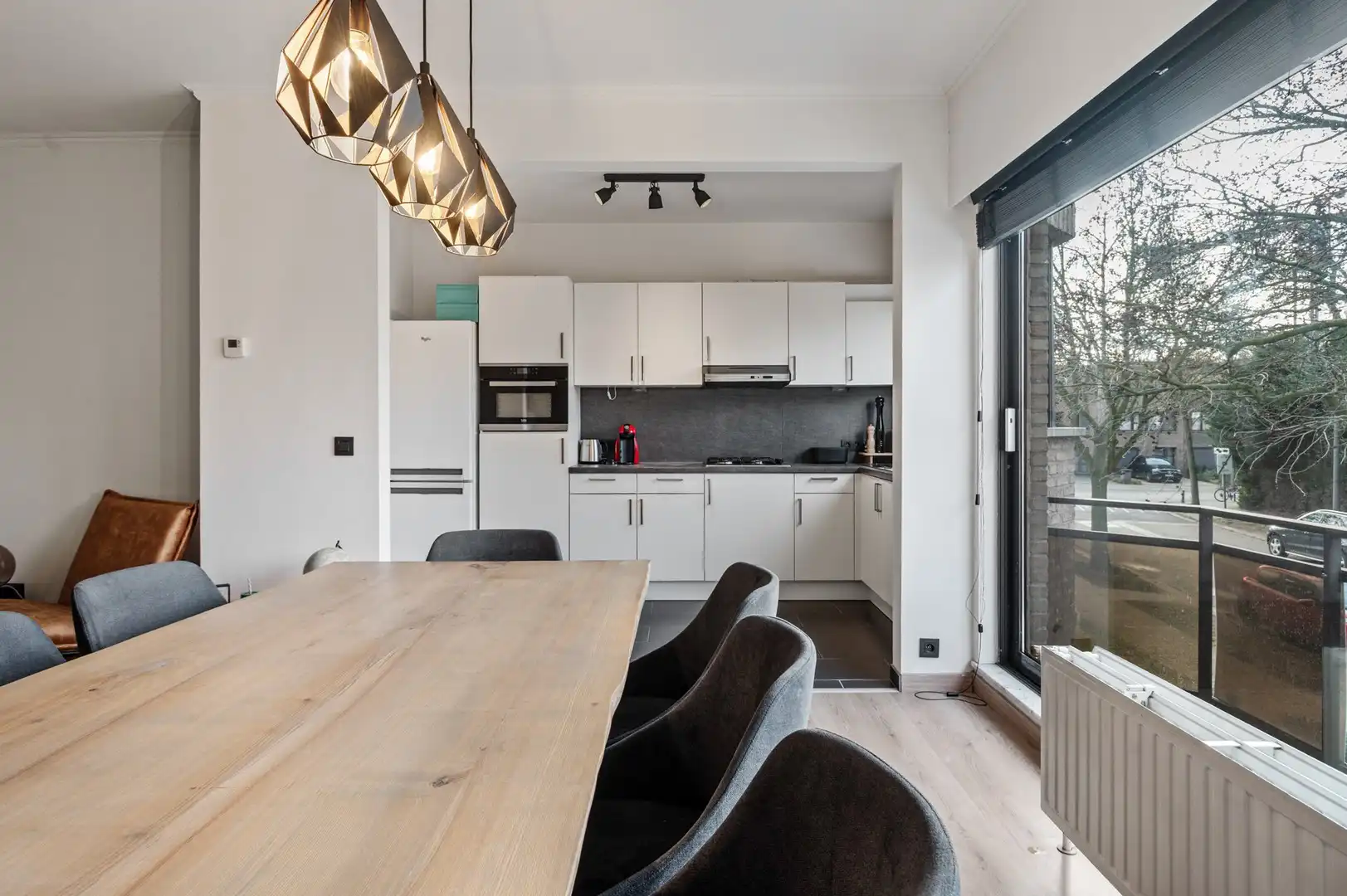 Lichtrijk, ruim appartement vlak bij centrum van Ekeren foto 2