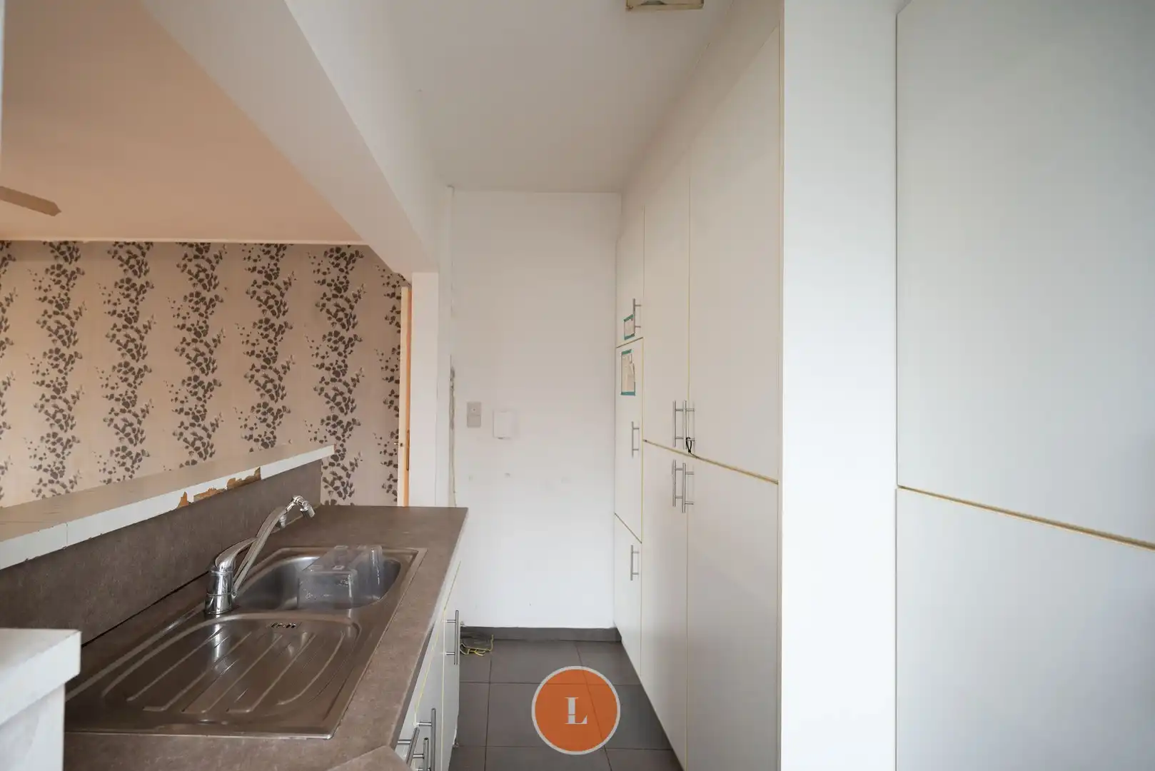 Op te frissen appartement te Kortrijk met 3 slaapkamers. foto 6