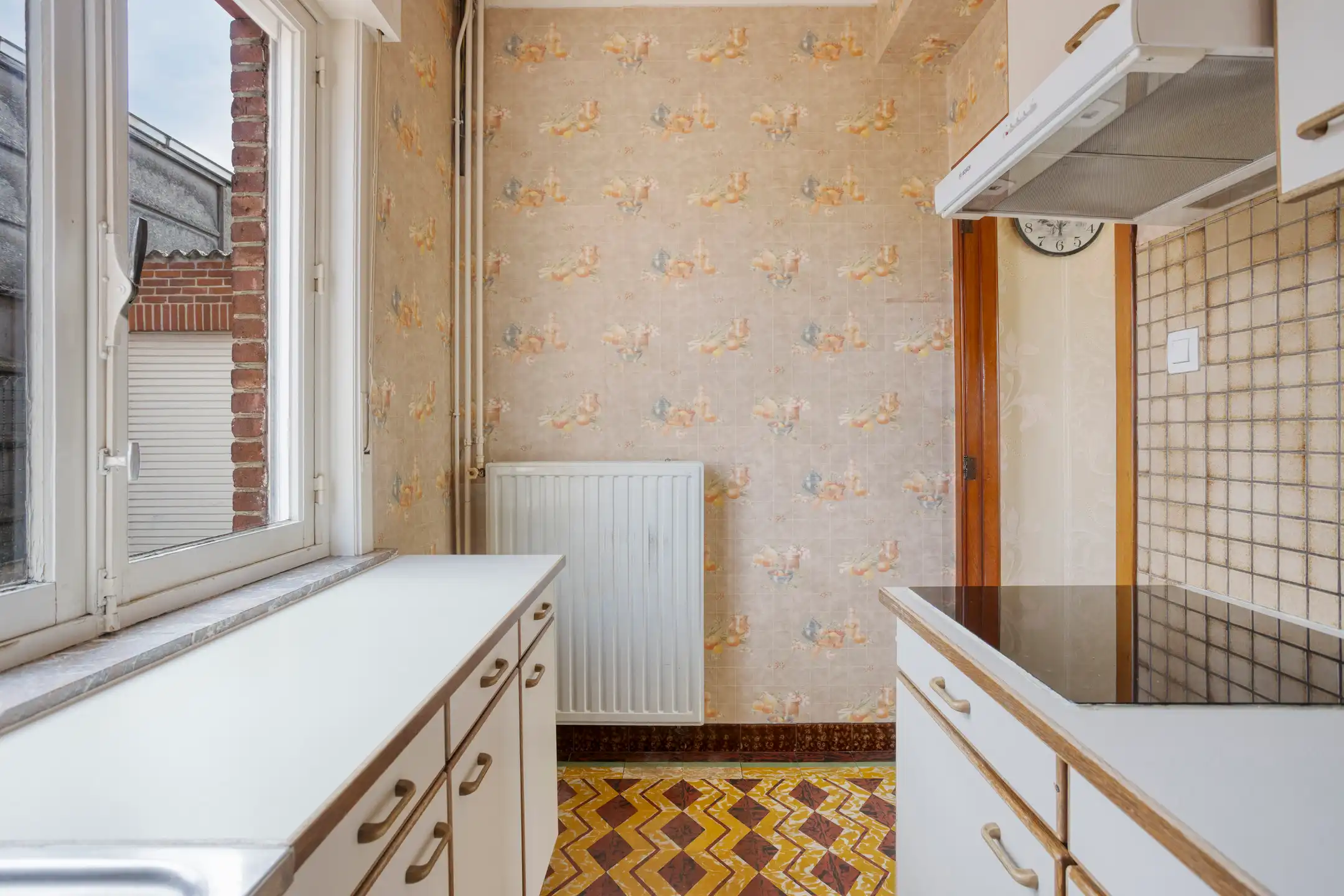 Goed gelegen woning met veel potentieel  foto 8