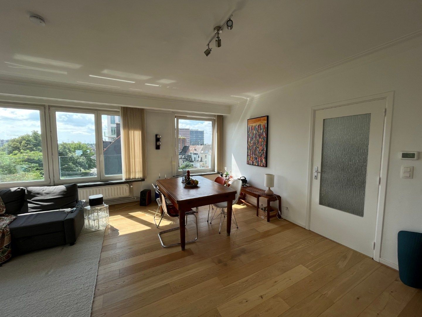 Ruim, lichtrijk appartement met garage én berging (kelder). foto 7