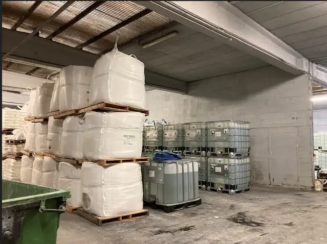 Industrieel magazijn met 2 sectionaal poorten in Sint-Niklaas foto 4