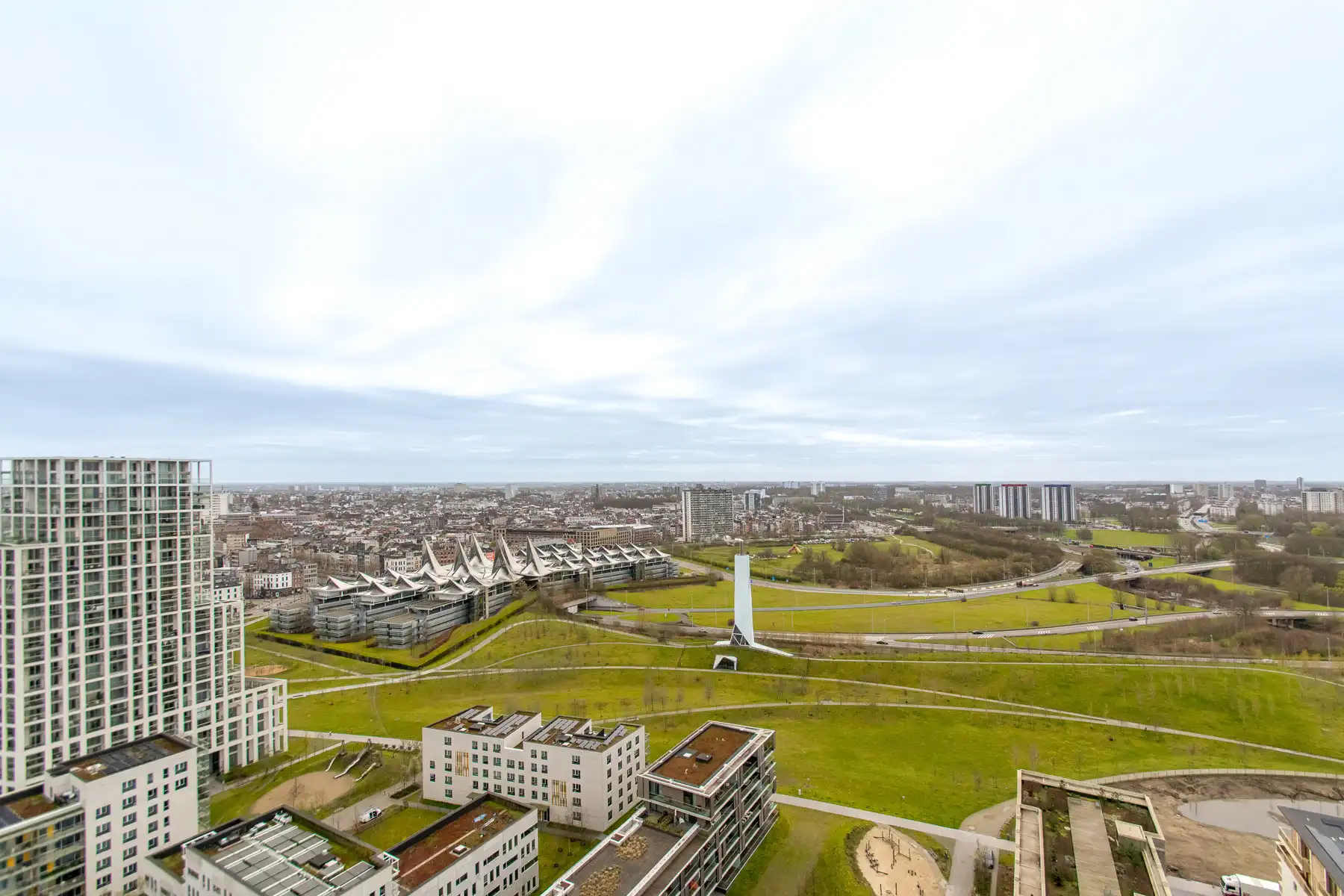 Prachtig 2-kamer app. met prachtig zicht over park en stad foto 9