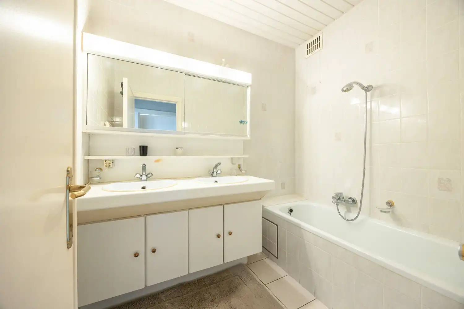 Ruim en lichtrijk 2-slaapkamerappartement met terras foto 11