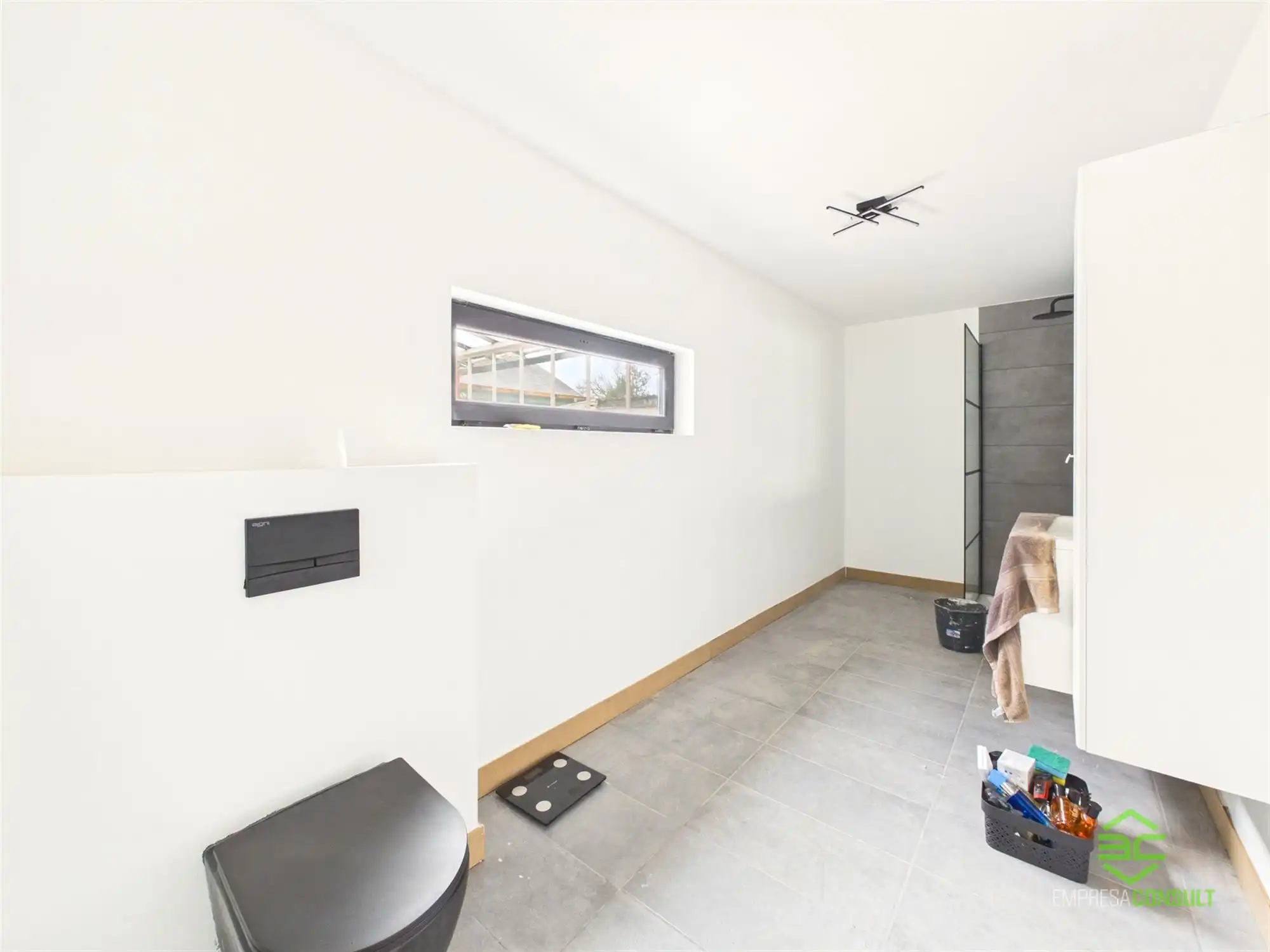 Deels gerenoveerde gezinswoning met 4 slpk op 8a84ca! foto 9