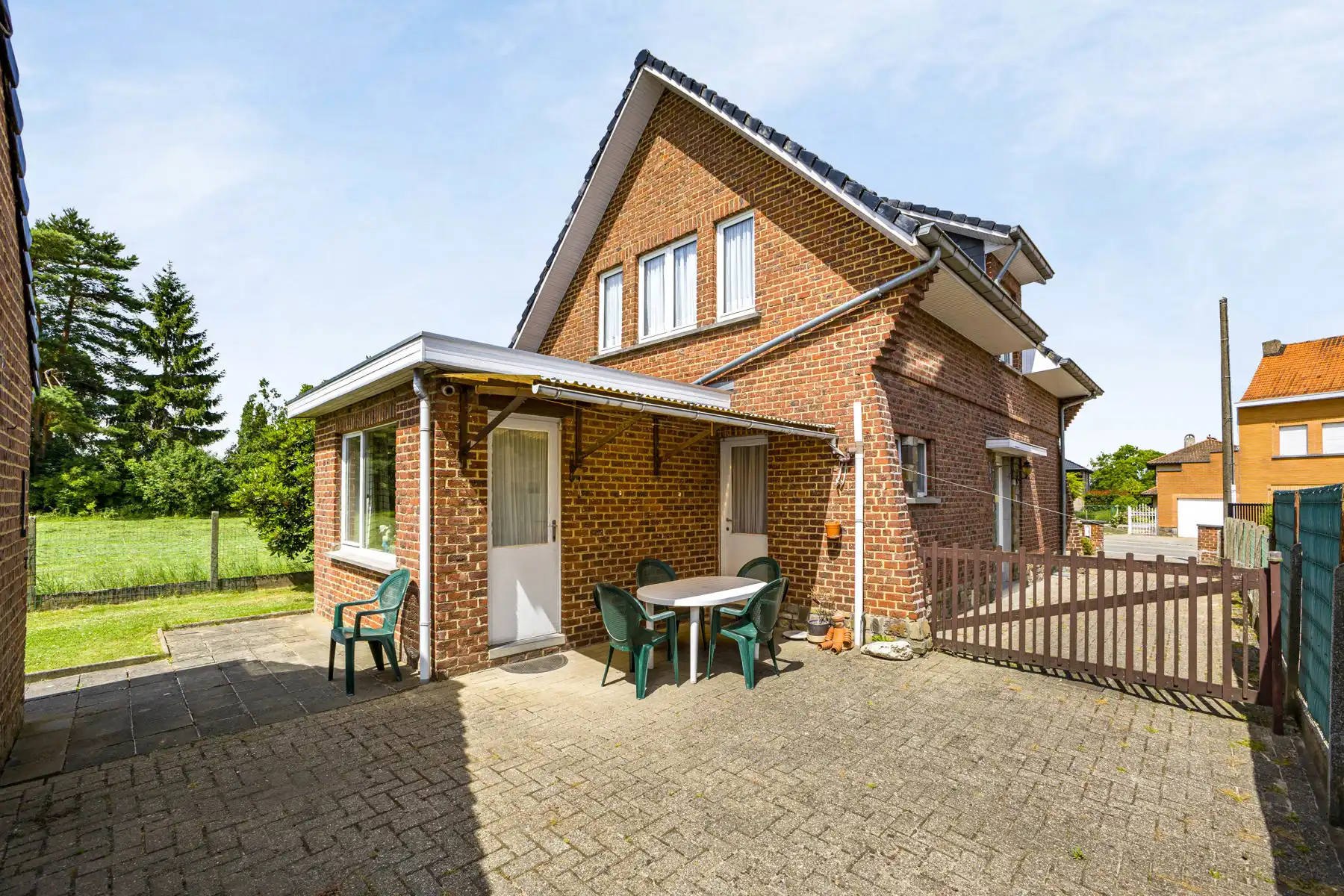 Gunstig gelegen alleenstaande woning met prachtige tuin foto 3