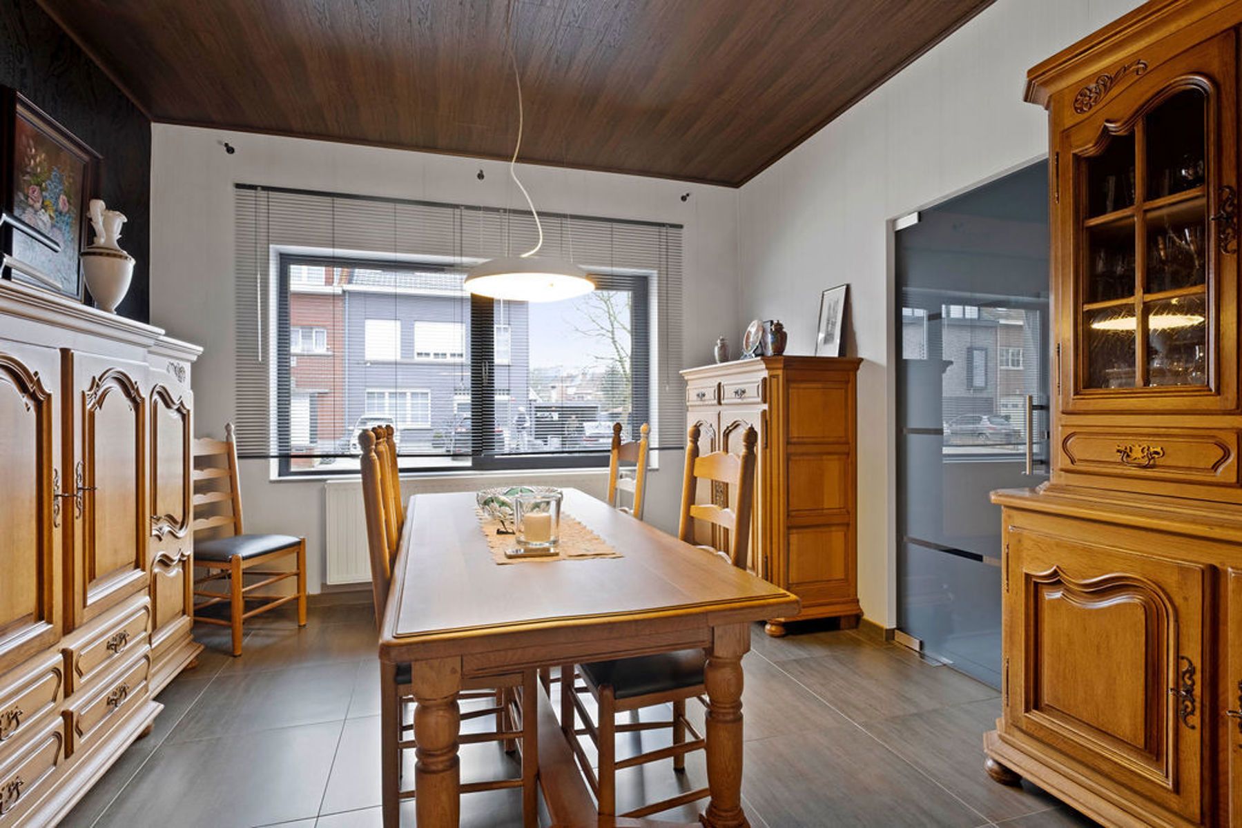 Gezinswoning met potentieel voor extra kamers en badkamer! foto 6