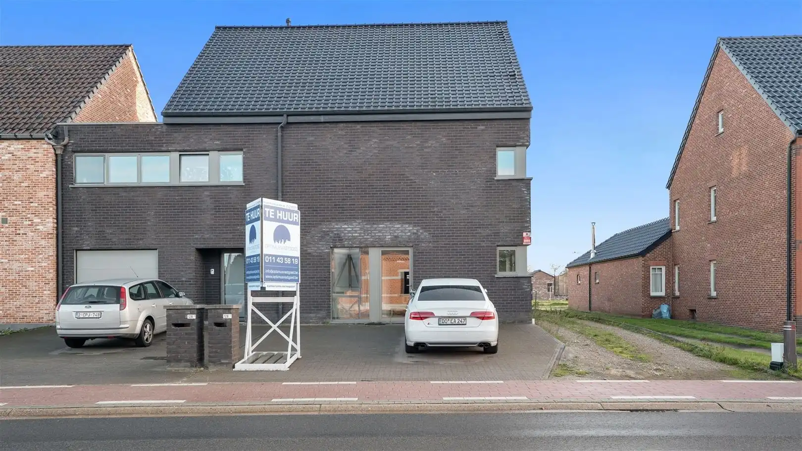 TE HUUR: Kantoorruimte met magazijn te Heusden-Zolder! foto 2