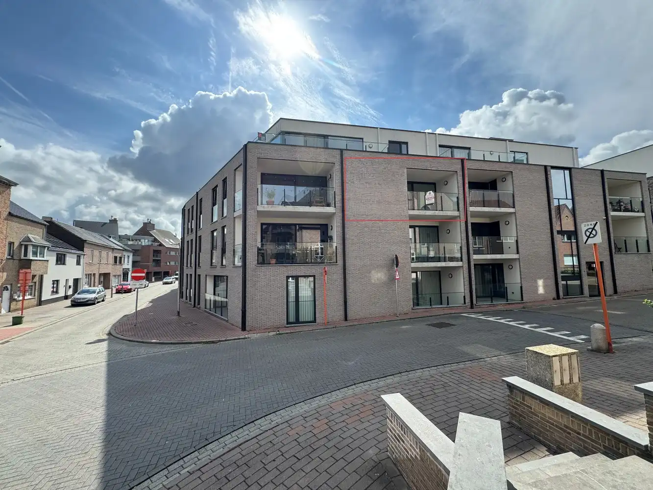 Ruimte om te wonen, terrassen om te genieten in het centrum van Lanaken foto {{pictureIndex}}